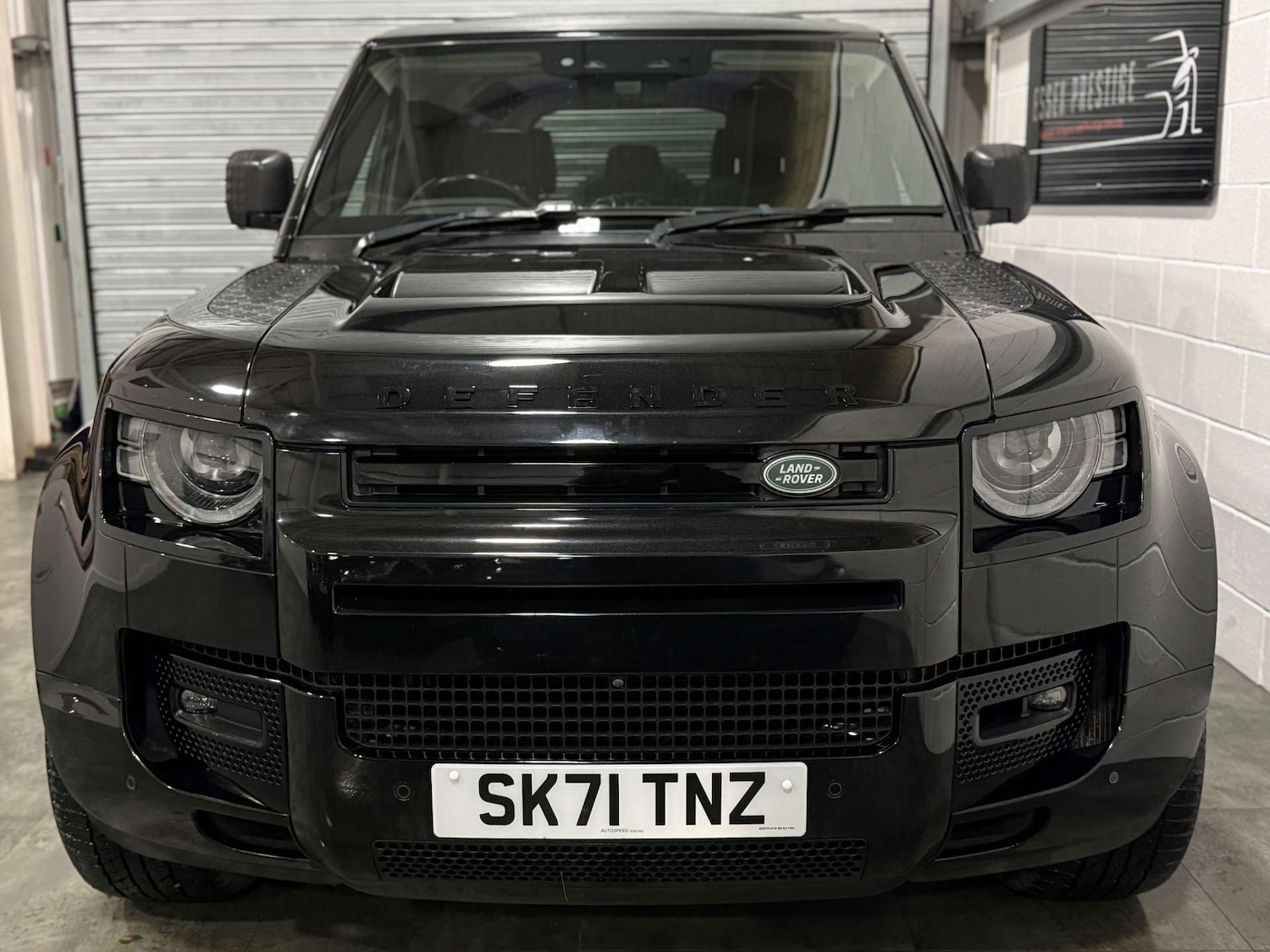 Used Land Rover Defender 2021 for sale - 77201549: Photo 2