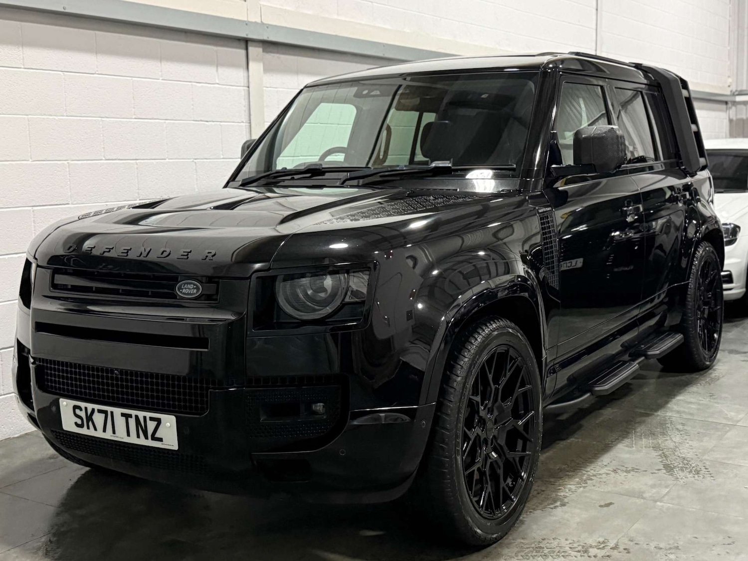 Used Land Rover Defender 2021 for sale - 77201549: Photo 3