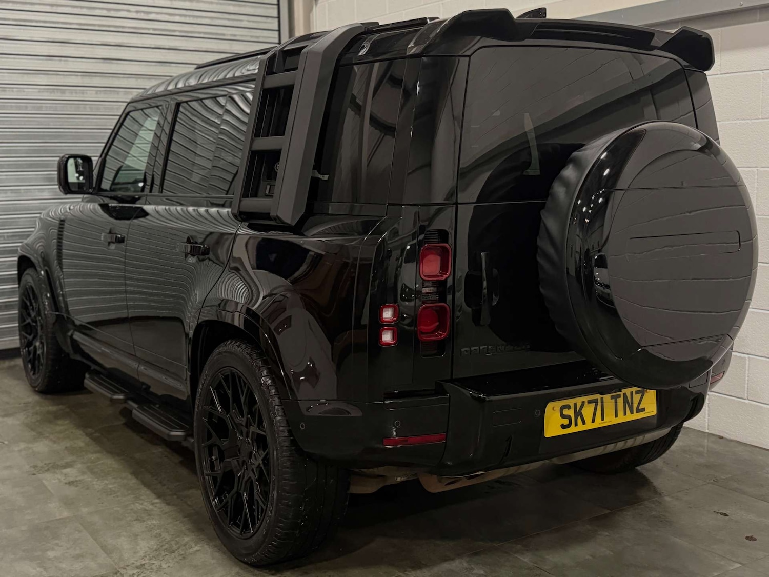 Used Land Rover Defender 2021 for sale - 77201549: Photo 8