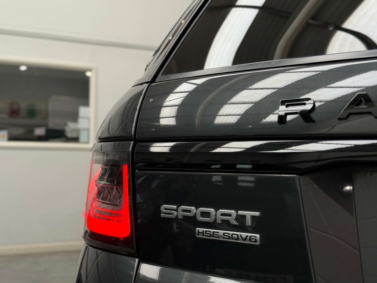 Used Land Rover Range Rover Sport 2018 for sale - 76345009: Photo 10