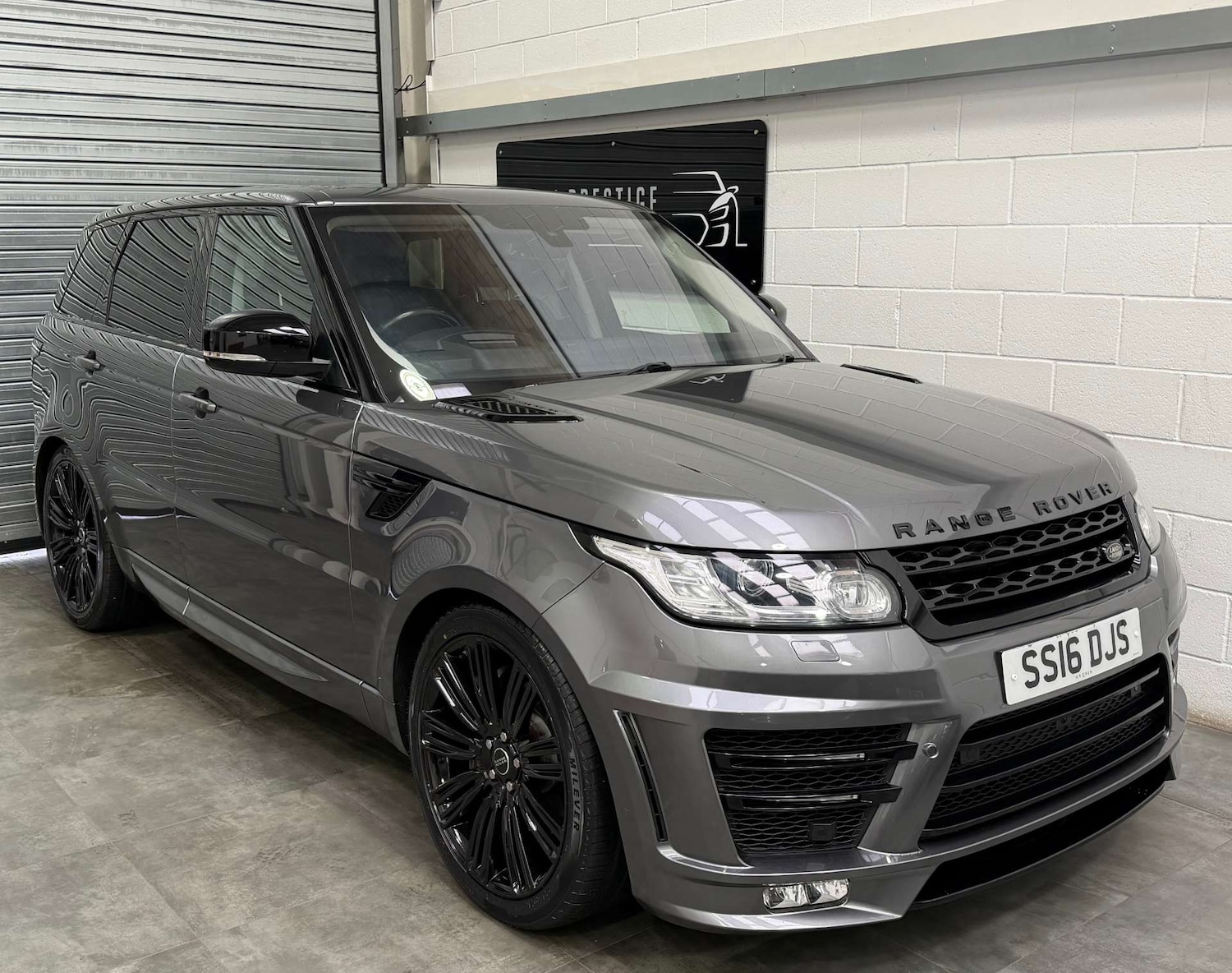 Used Land Rover Range Rover Sport 2016 for sale - 76836475: Photo 1