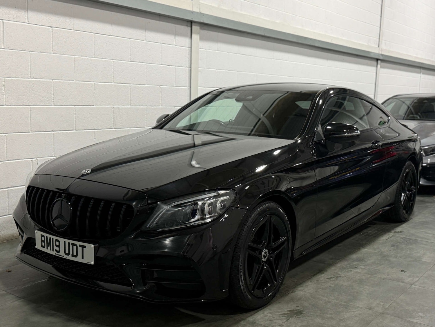 Used Mercedes-Benz C Class 2019 for sale - 76744013: Photo 2