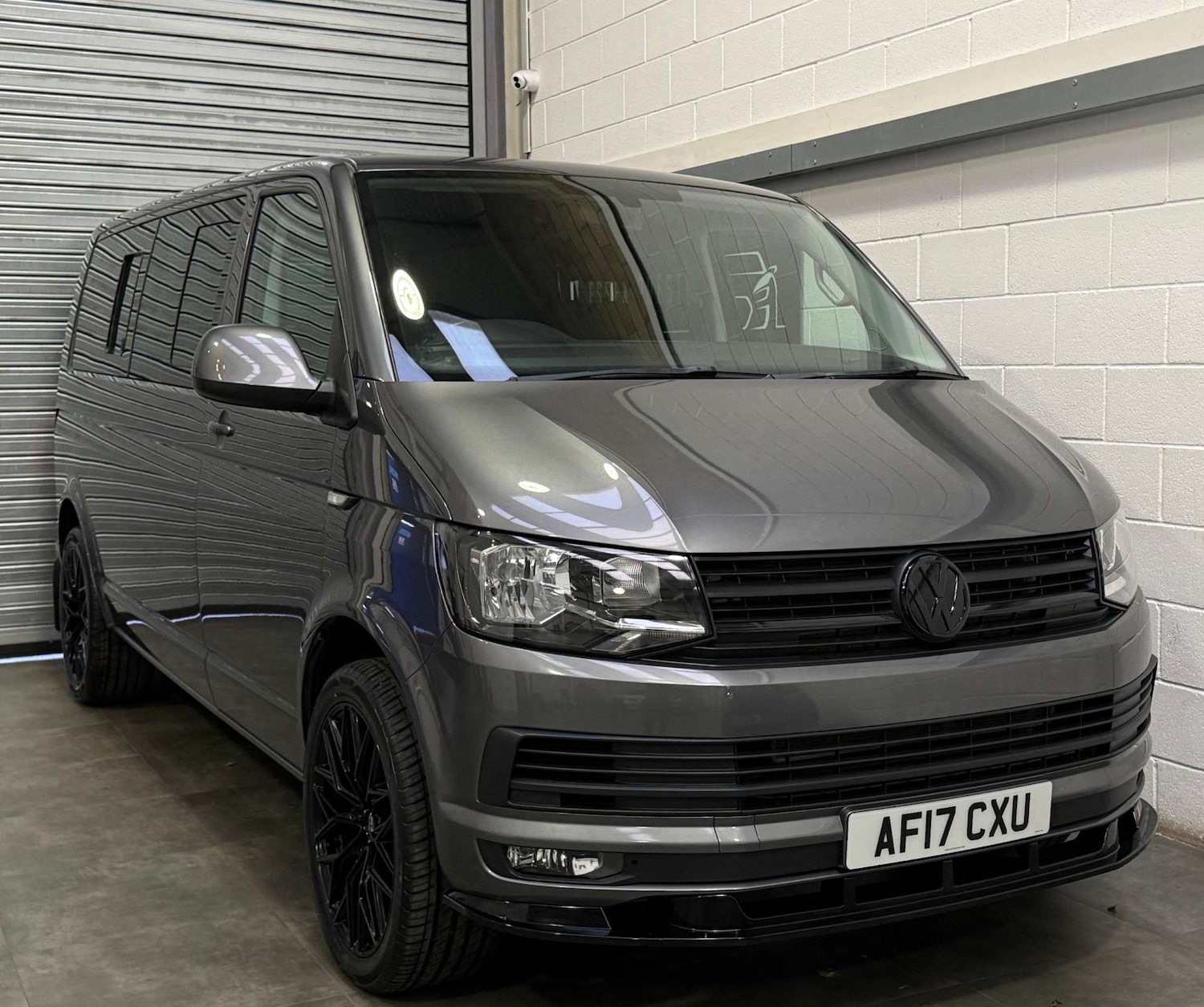 Used Volkswagen Transporter 2017 for sale - 76387486: Photo 1