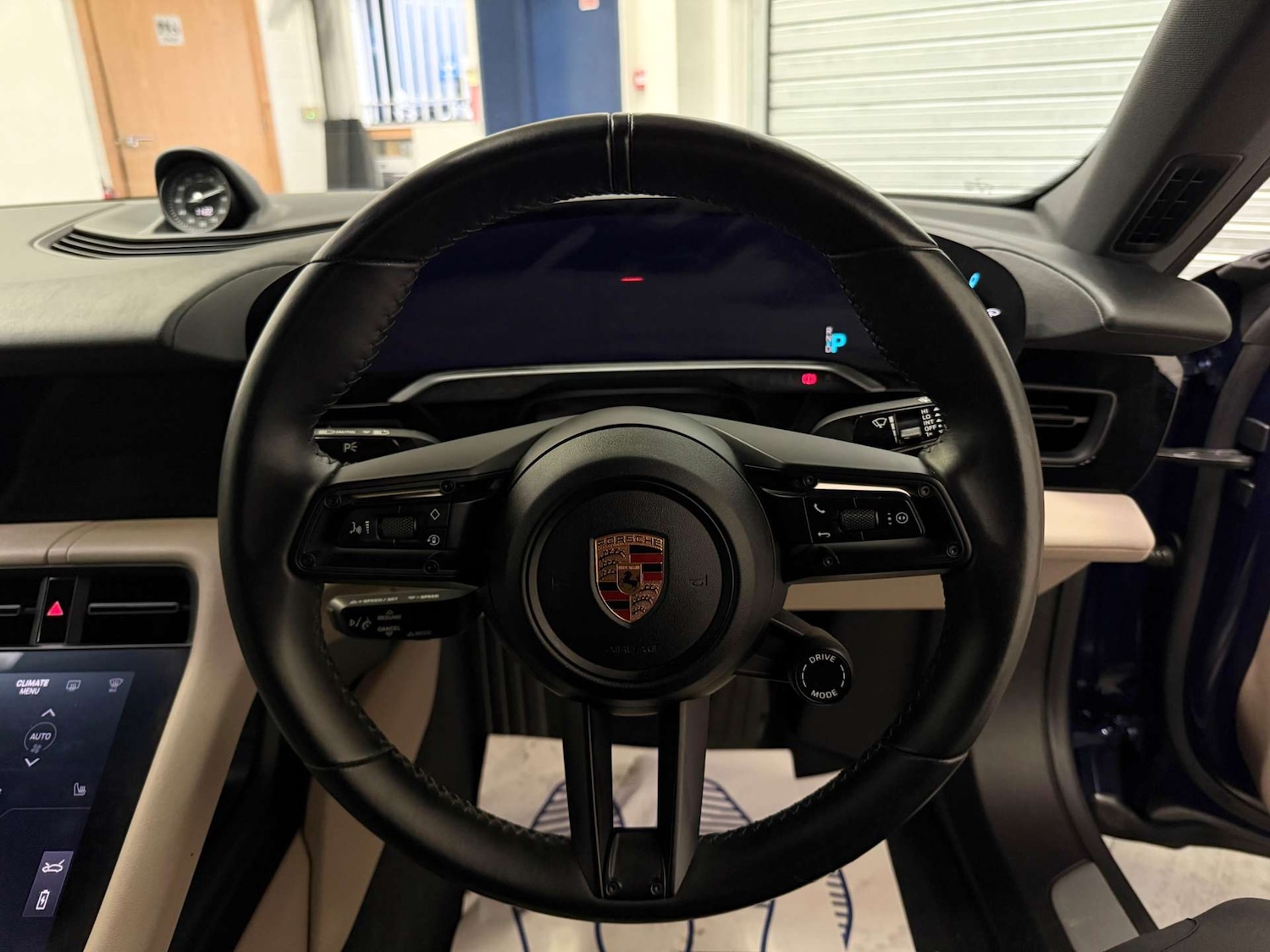 Used Porsche Taycan 2022 for sale - 76159782: Photo 15