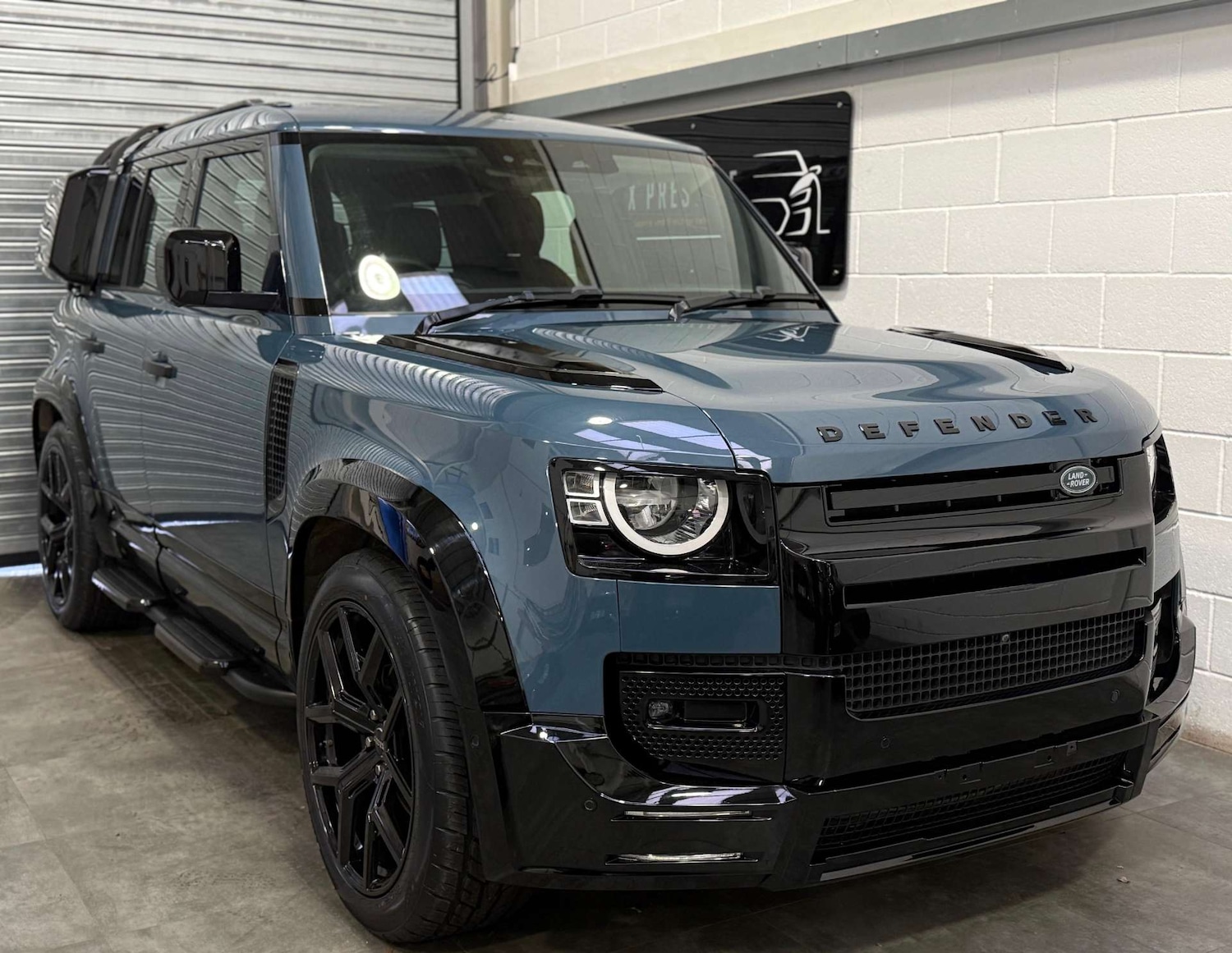 Used Land Rover Defender 2020 for sale - 76829883: Photo 1