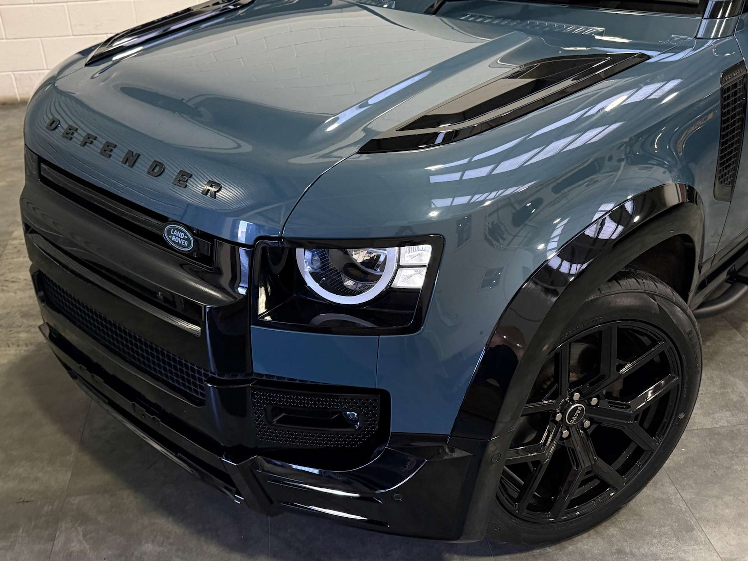 Used Land Rover Defender 2020 for sale - 76829883: Photo 11