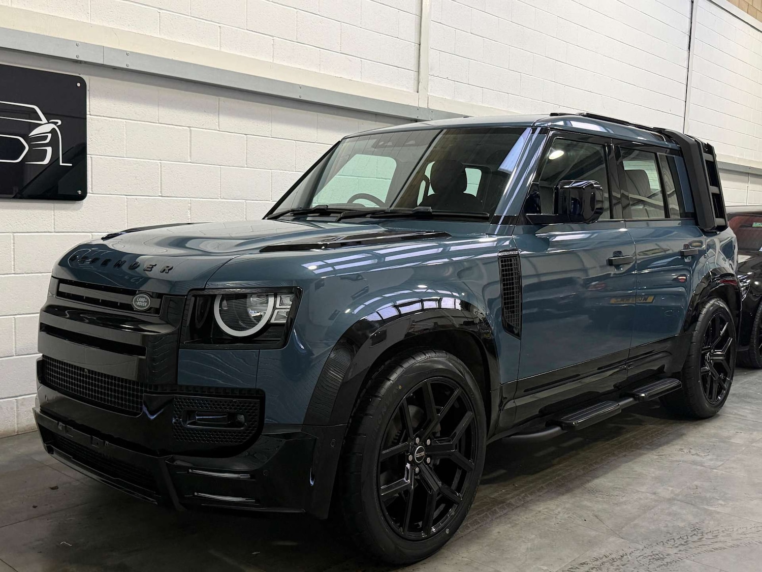 Used Land Rover Defender 2020 for sale - 76829883: Photo 3