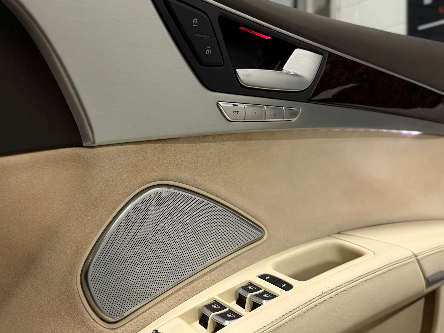 Used Audi A8 2011 for sale - 76726097: Photo 24