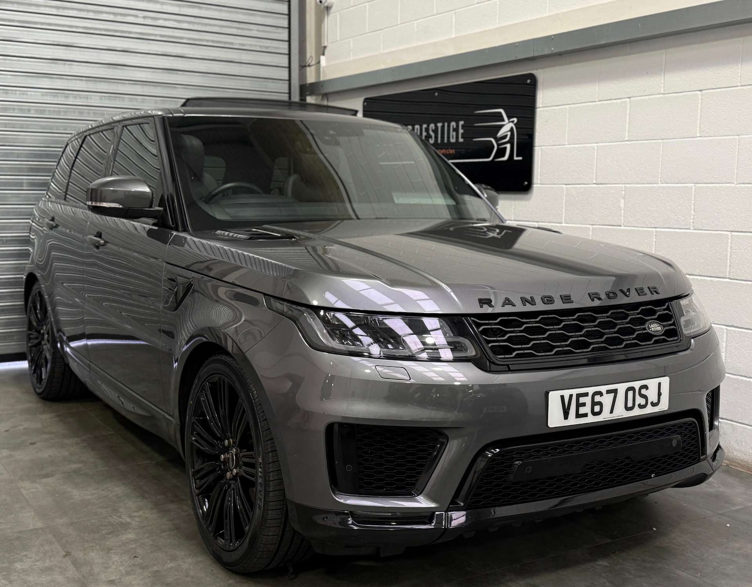 Used Land Rover Range Rover Sport 2017 for sale - 76628229: Photo 1