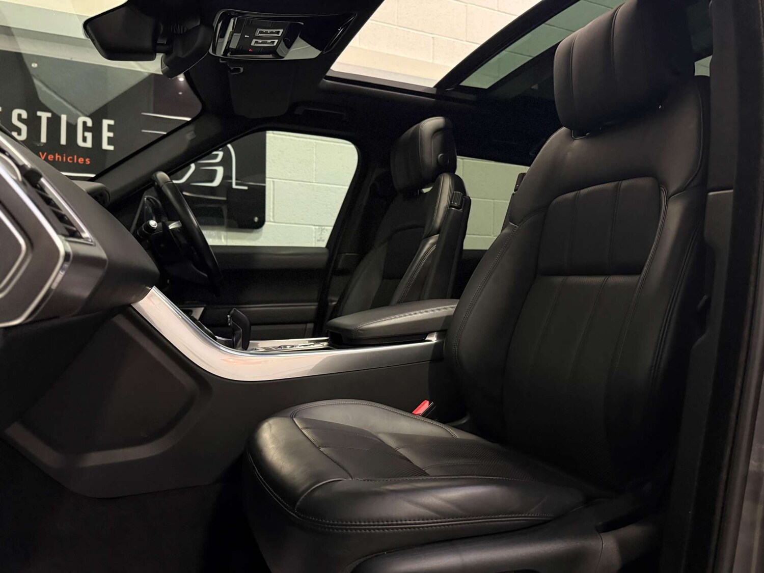 Used Land Rover Range Rover Sport 2017 for sale - 76628229: Photo 16