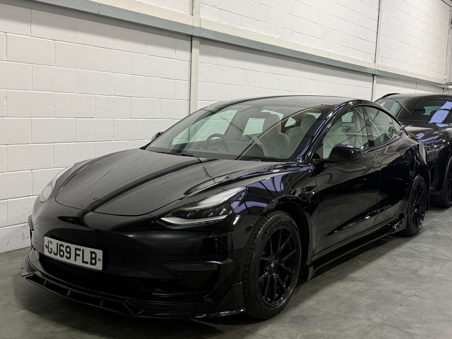 Used Tesla Model 3 2019 for sale - 77342230: Photo 3
