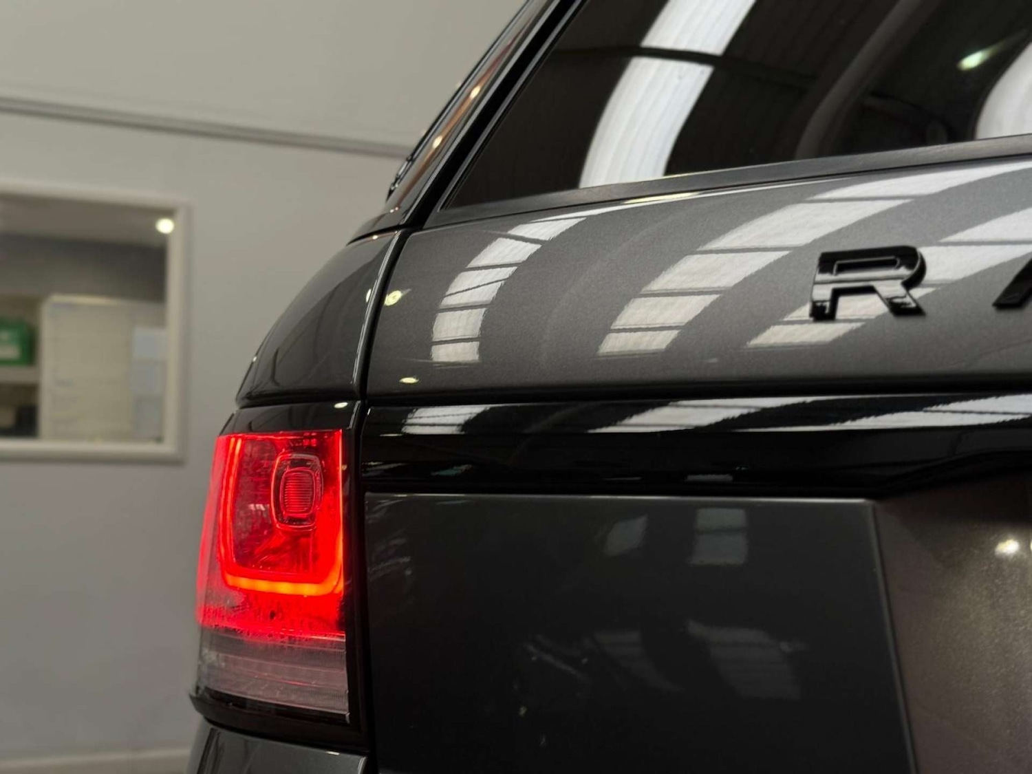 Used Land Rover Range Rover Sport 2017 for sale - 76621488: Photo 12