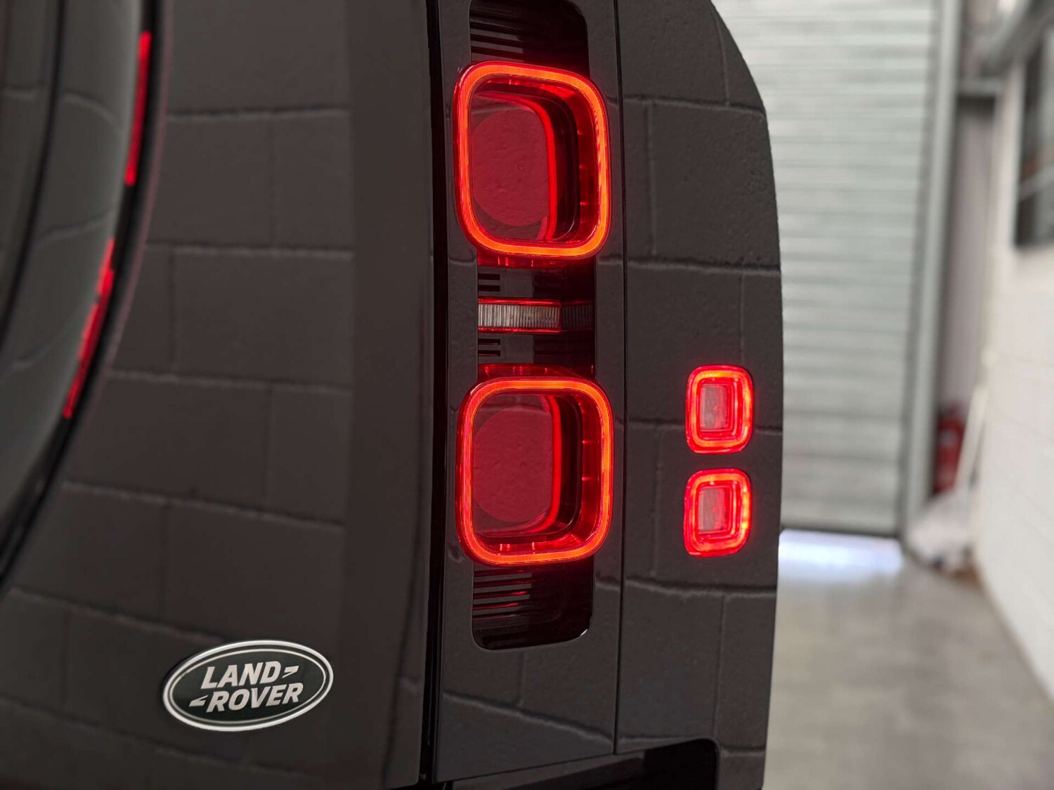 Used Land Rover Defender 2022 for sale - 77880371: Photo 10