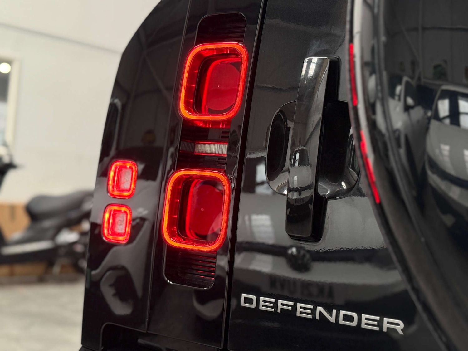 Used Land Rover Defender 2022 for sale - 77880371: Photo 12