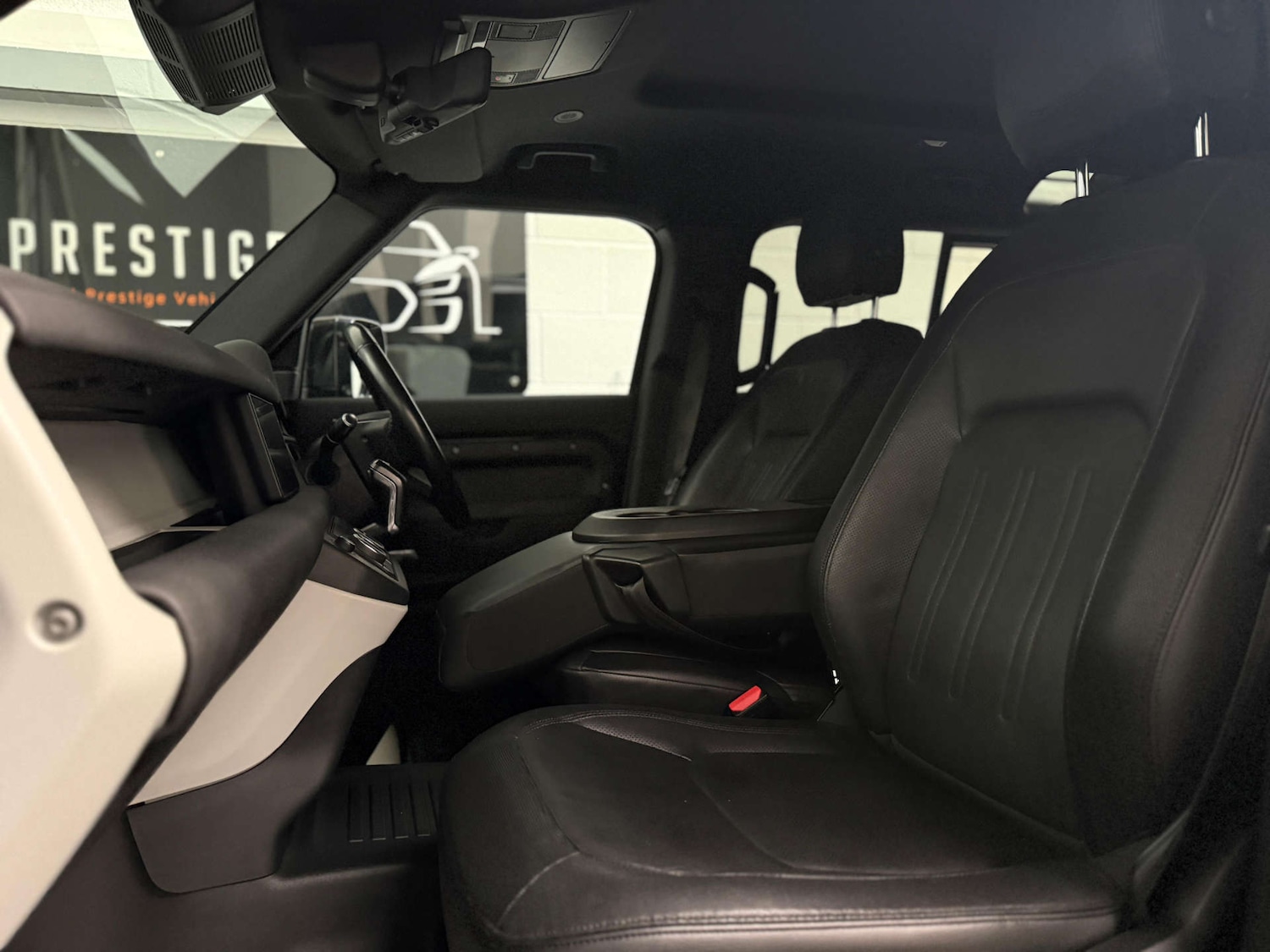 Used Land Rover Defender 2022 for sale - 77880371: Photo 17