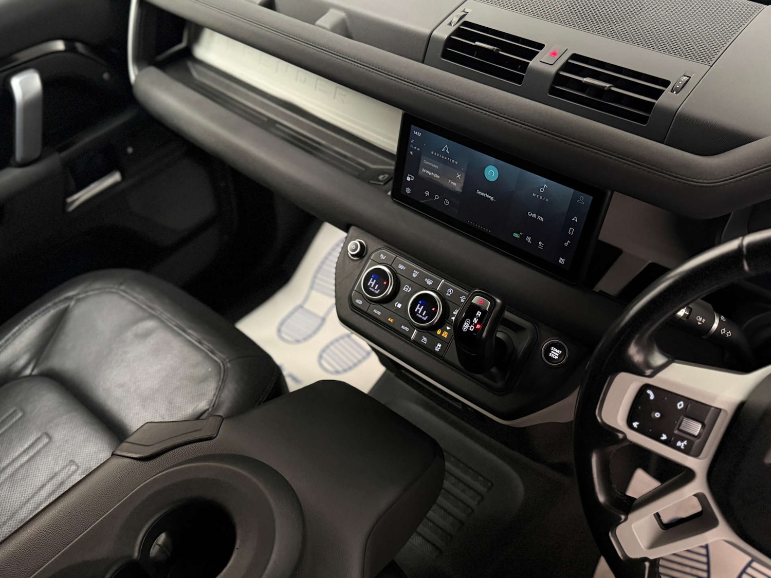 Used Land Rover Defender 2022 for sale - 77880371: Photo 20