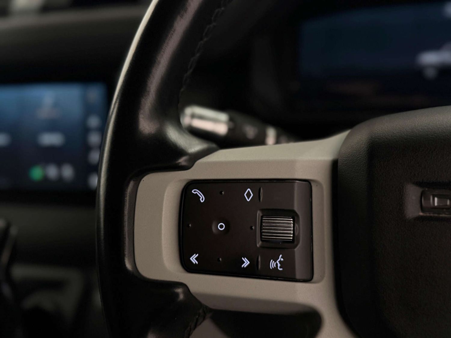 Used Land Rover Defender 2022 for sale - 77880371: Photo 21