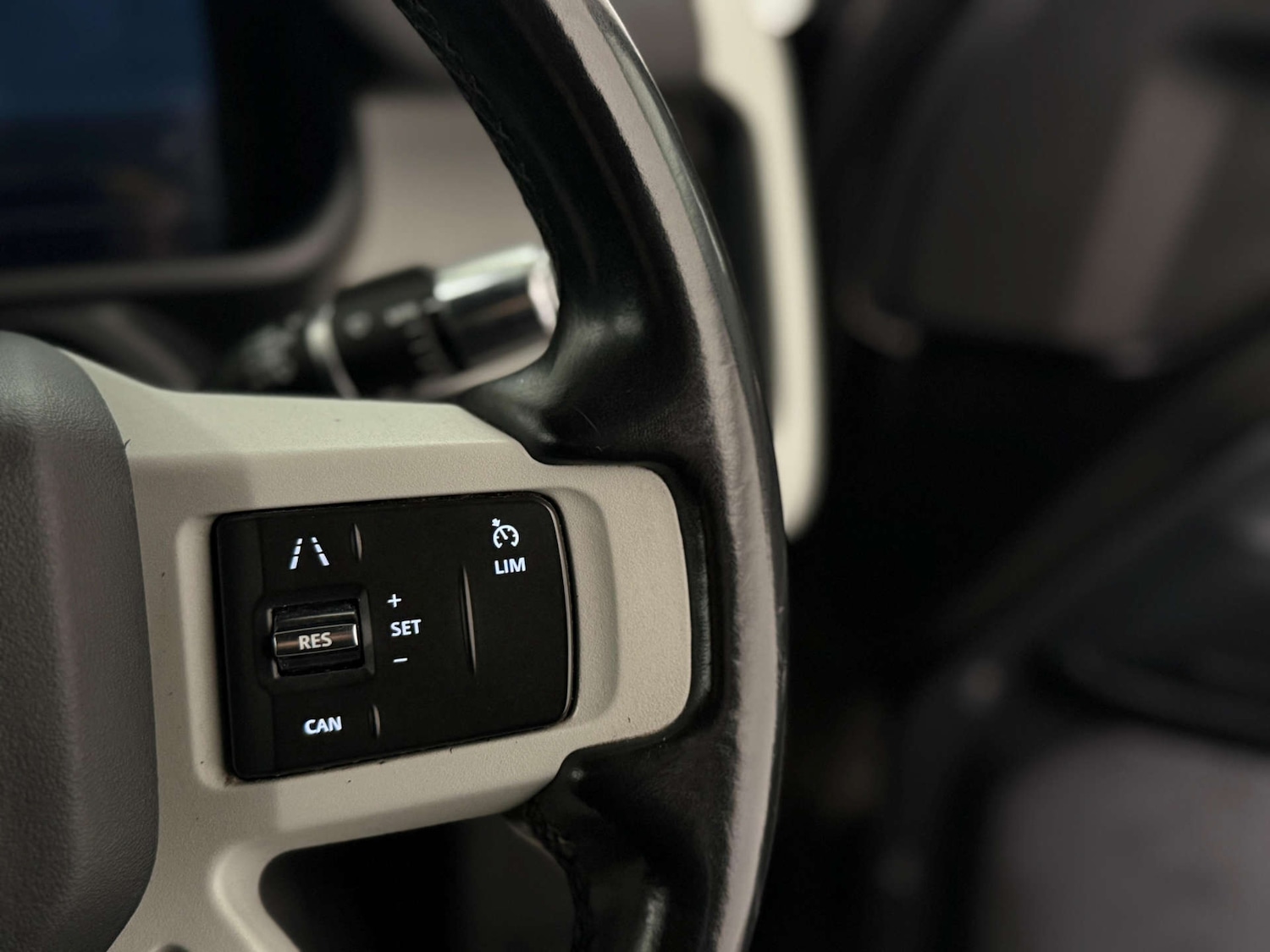 Used Land Rover Defender 2022 for sale - 77880371: Photo 23