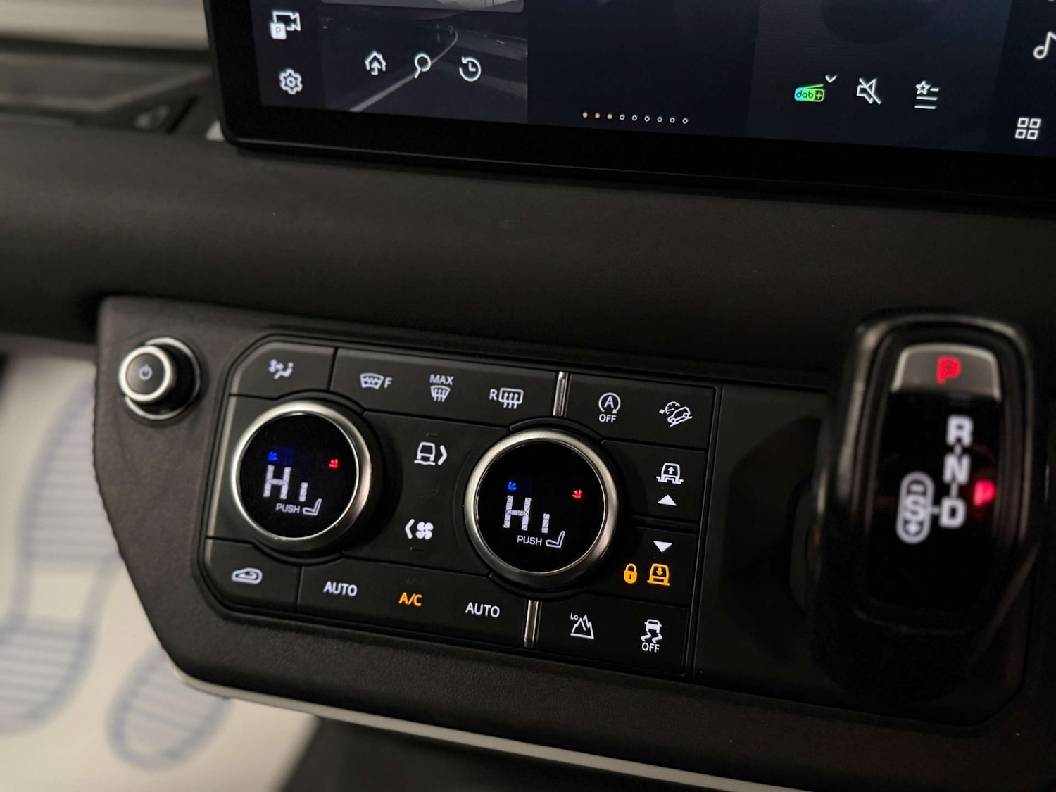 Used Land Rover Defender 2022 for sale - 77880371: Photo 25