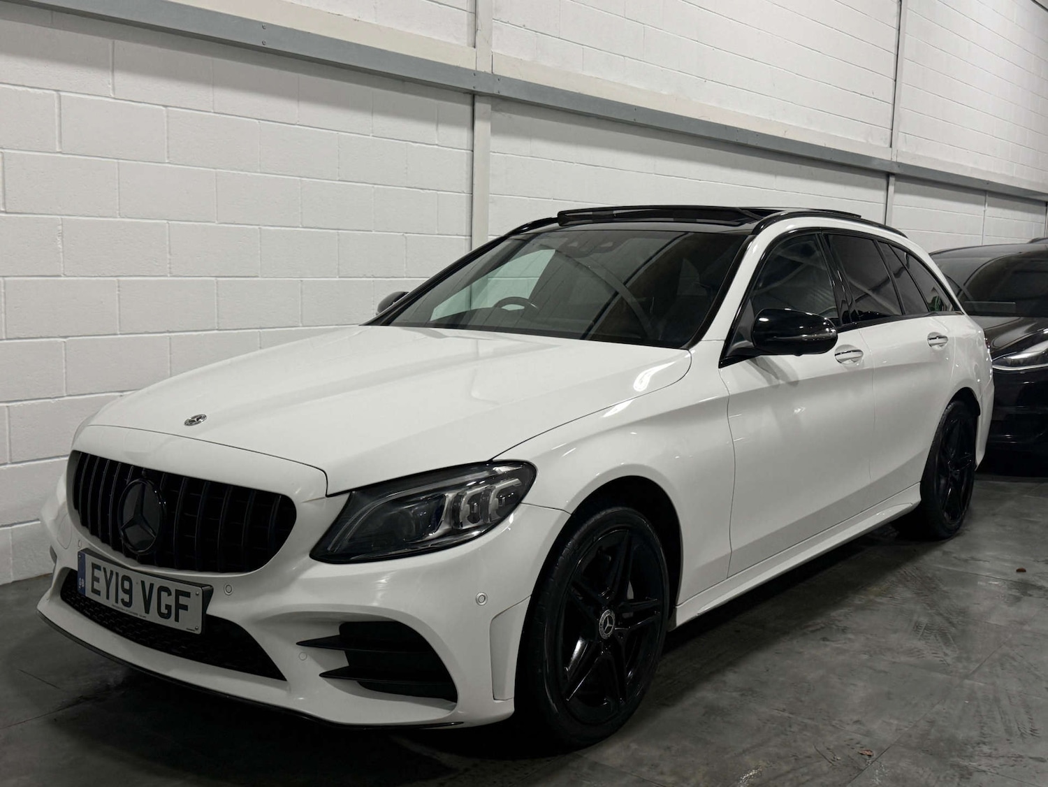Used Mercedes-Benz C Class 2019 for sale - 77125193: Photo 3