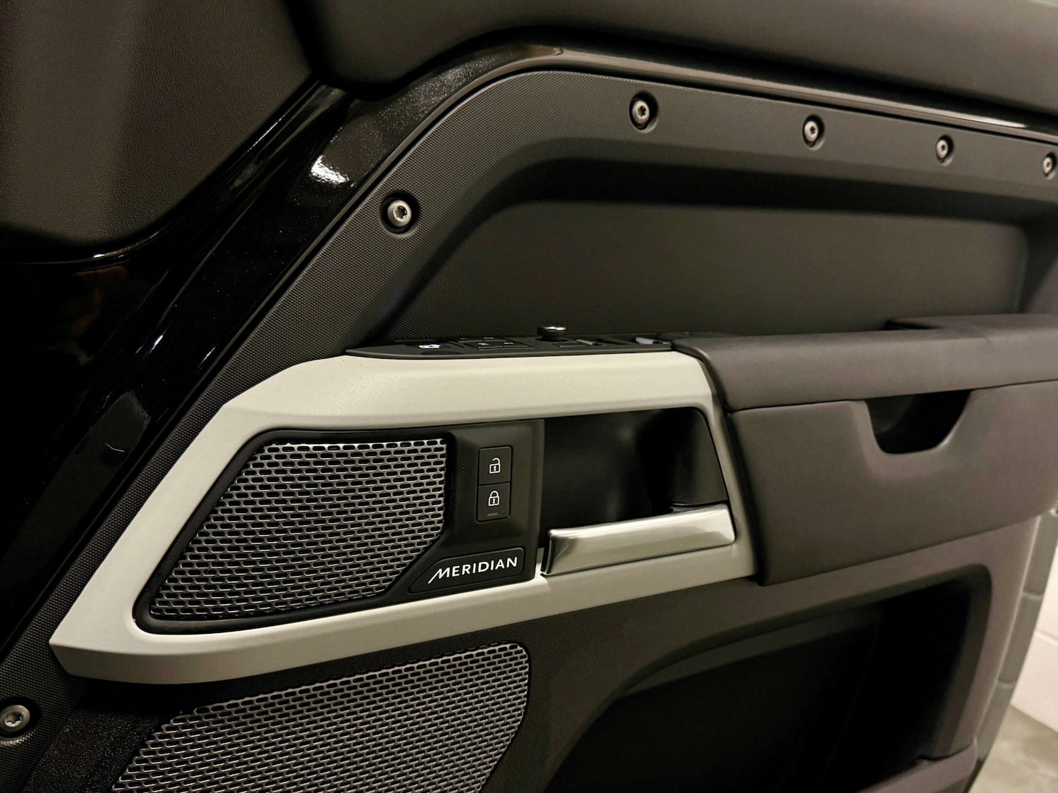 Used Land Rover Defender 2021 for sale - 77315525: Photo 19