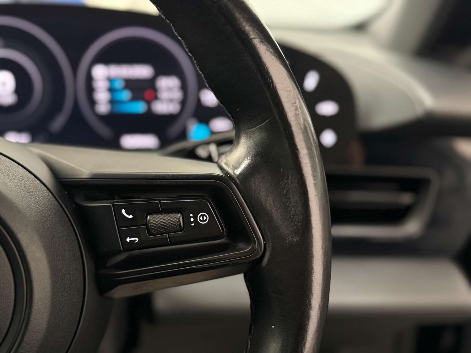 Used Porsche Taycan 2022 for sale - 77765805: Photo 21