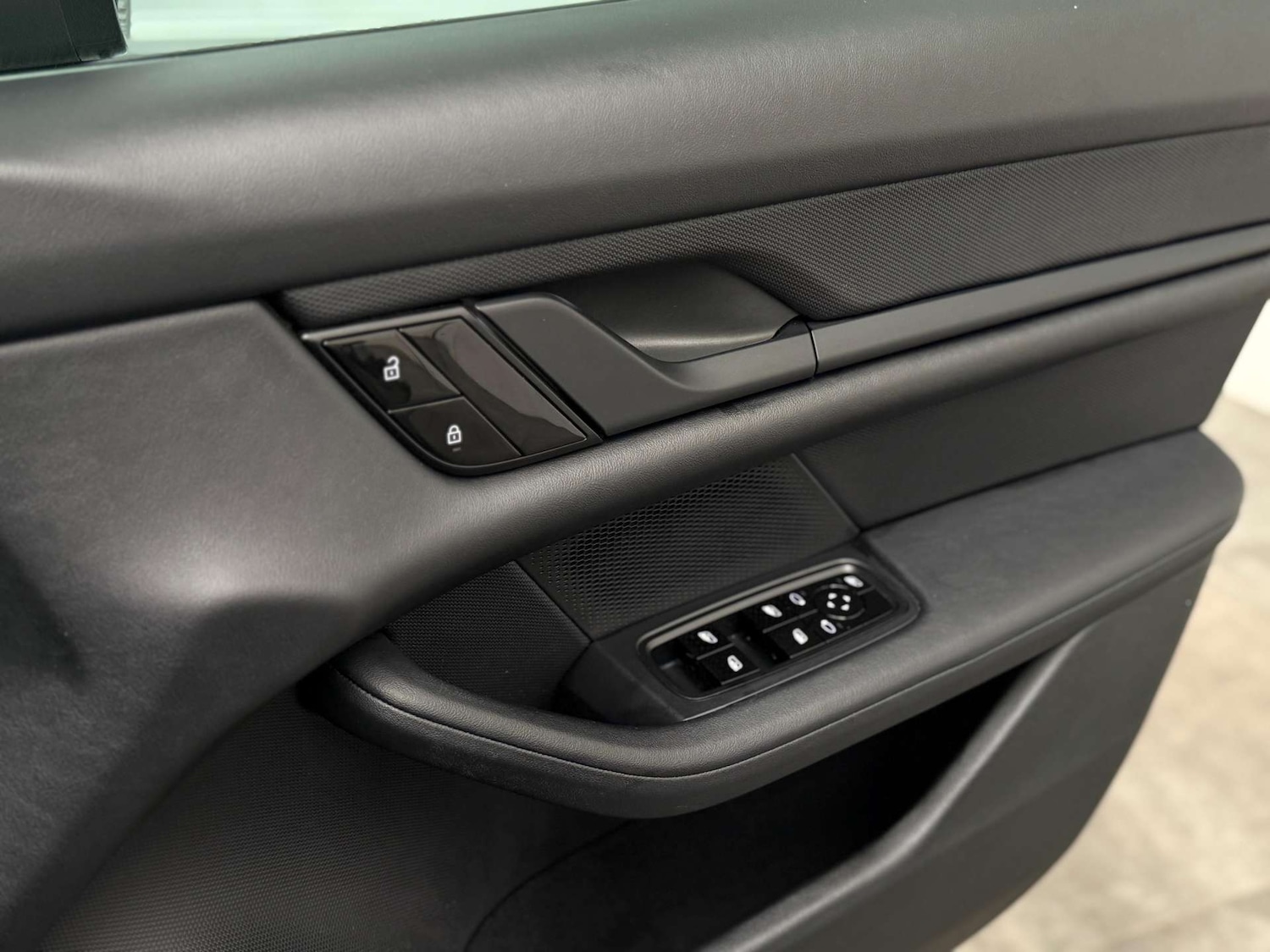 Used Porsche Taycan 2022 for sale - 77765805: Photo 26