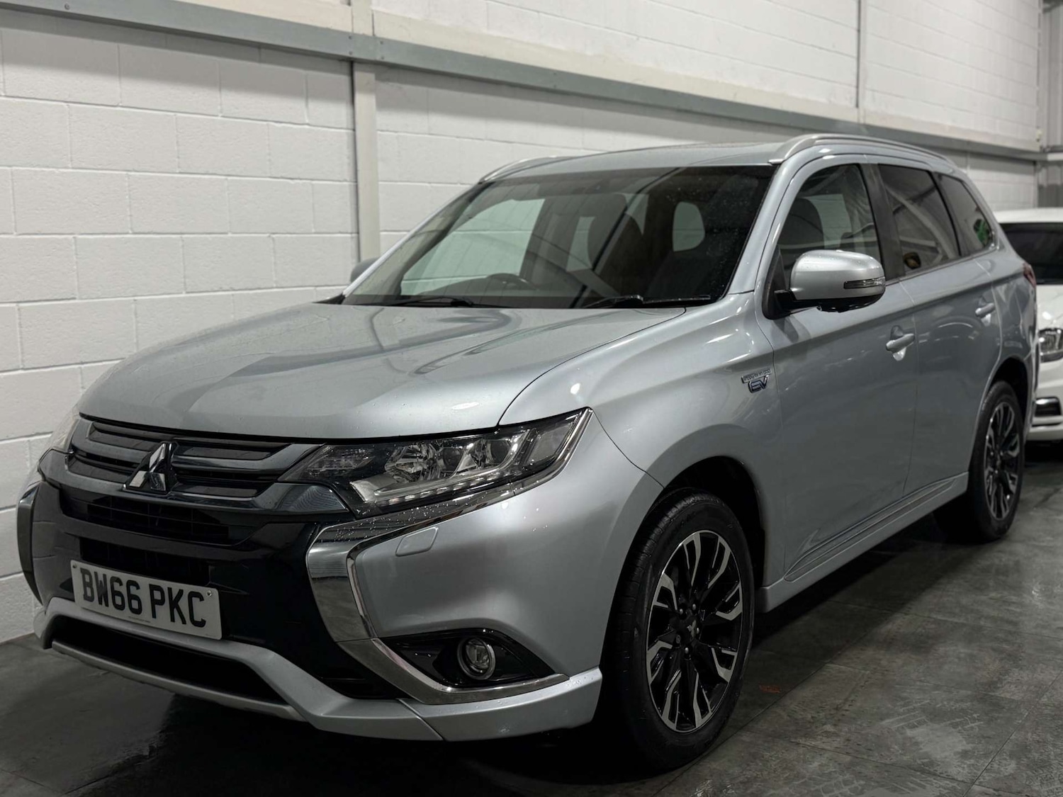 Used Mitsubishi Outlander 2017 for sale - 77187819: Photo 3