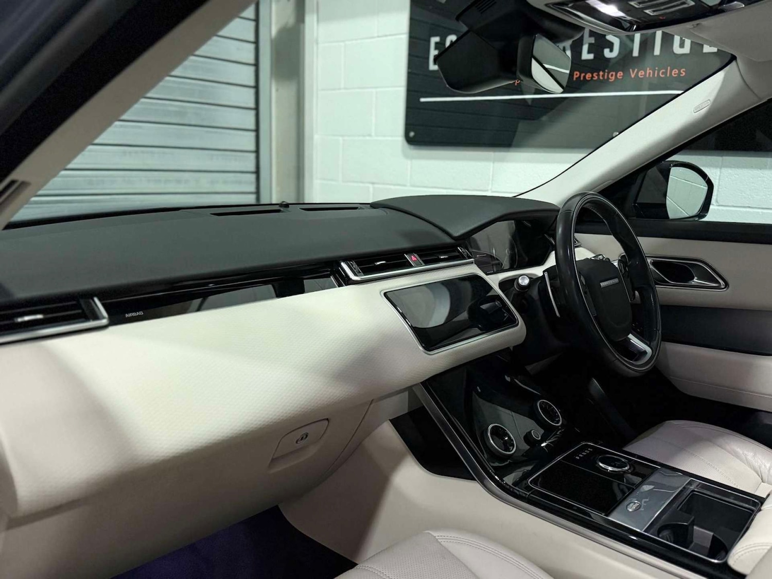 Used Land Rover Range Rover Velar 2017 for sale - 76574593: Photo 15