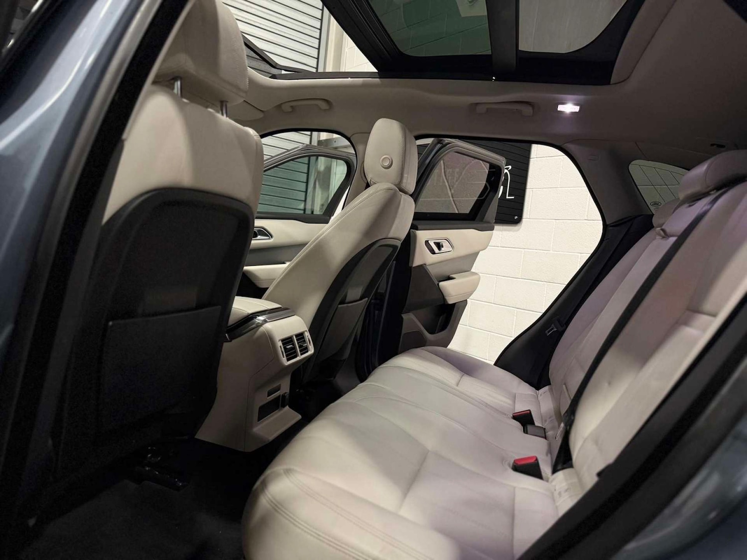 Used Land Rover Range Rover Velar 2017 for sale - 76574593: Photo 17