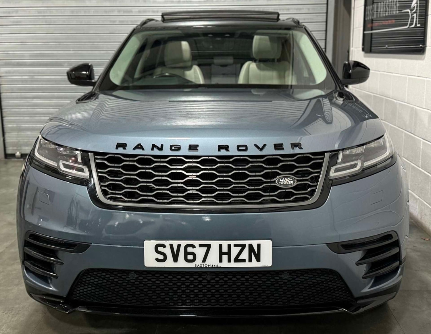 Used Land Rover Range Rover Velar 2017 for sale - 76574593: Photo 2