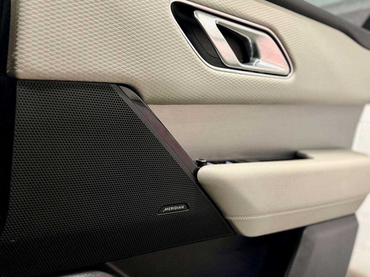 Used Land Rover Range Rover Velar 2017 for sale - 76574593: Photo 21