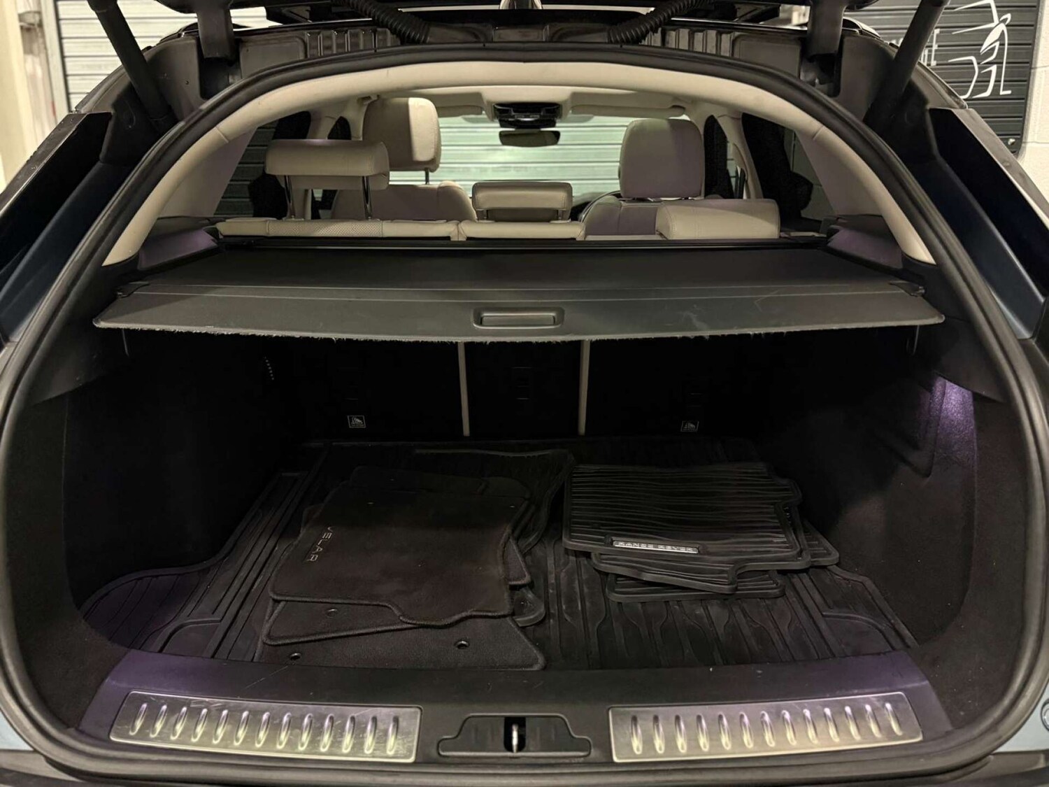 Used Land Rover Range Rover Velar 2017 for sale - 76574593: Photo 23