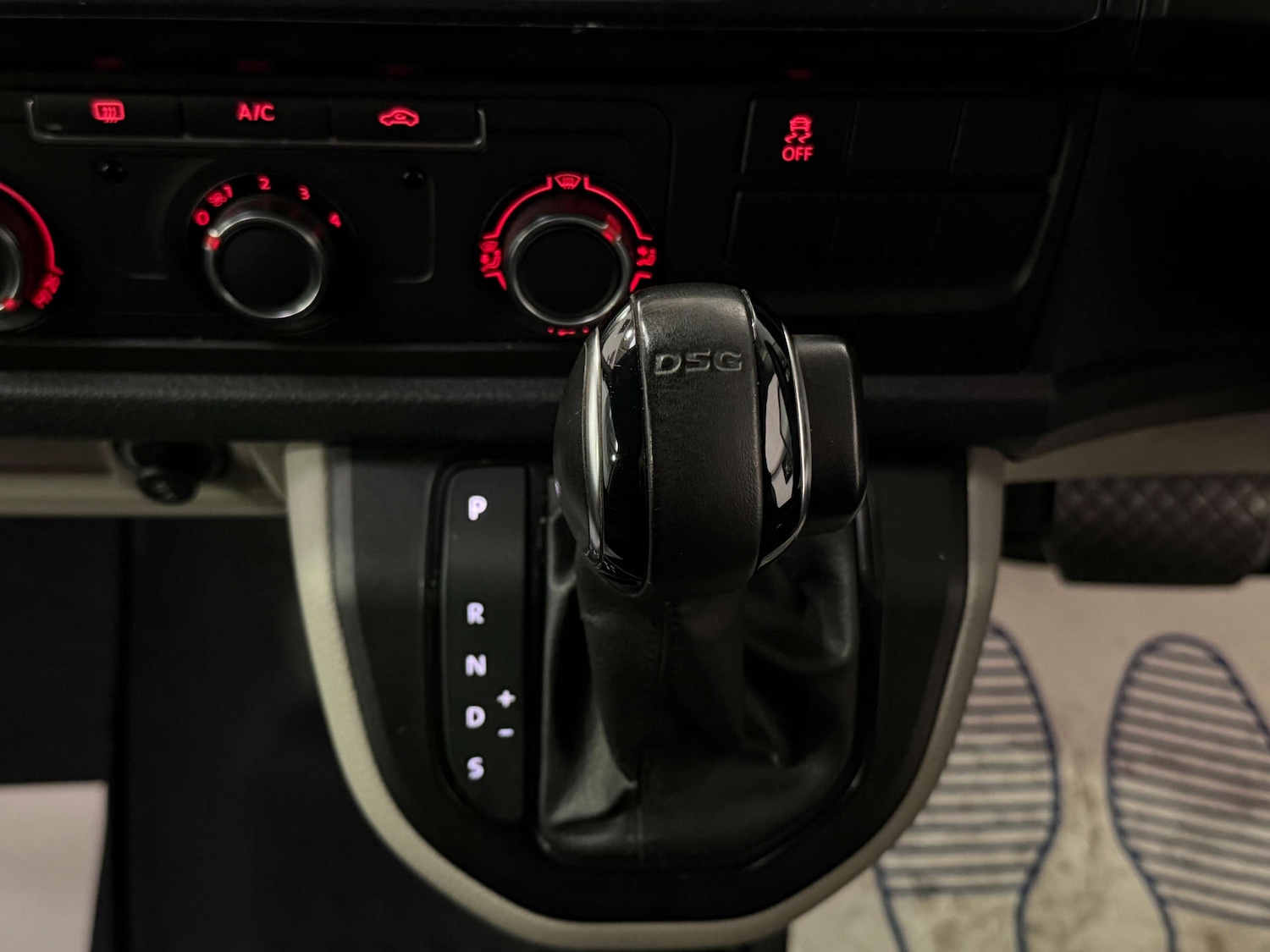 Used Volkswagen Transporter 2015 for sale - 77088701: Photo 20