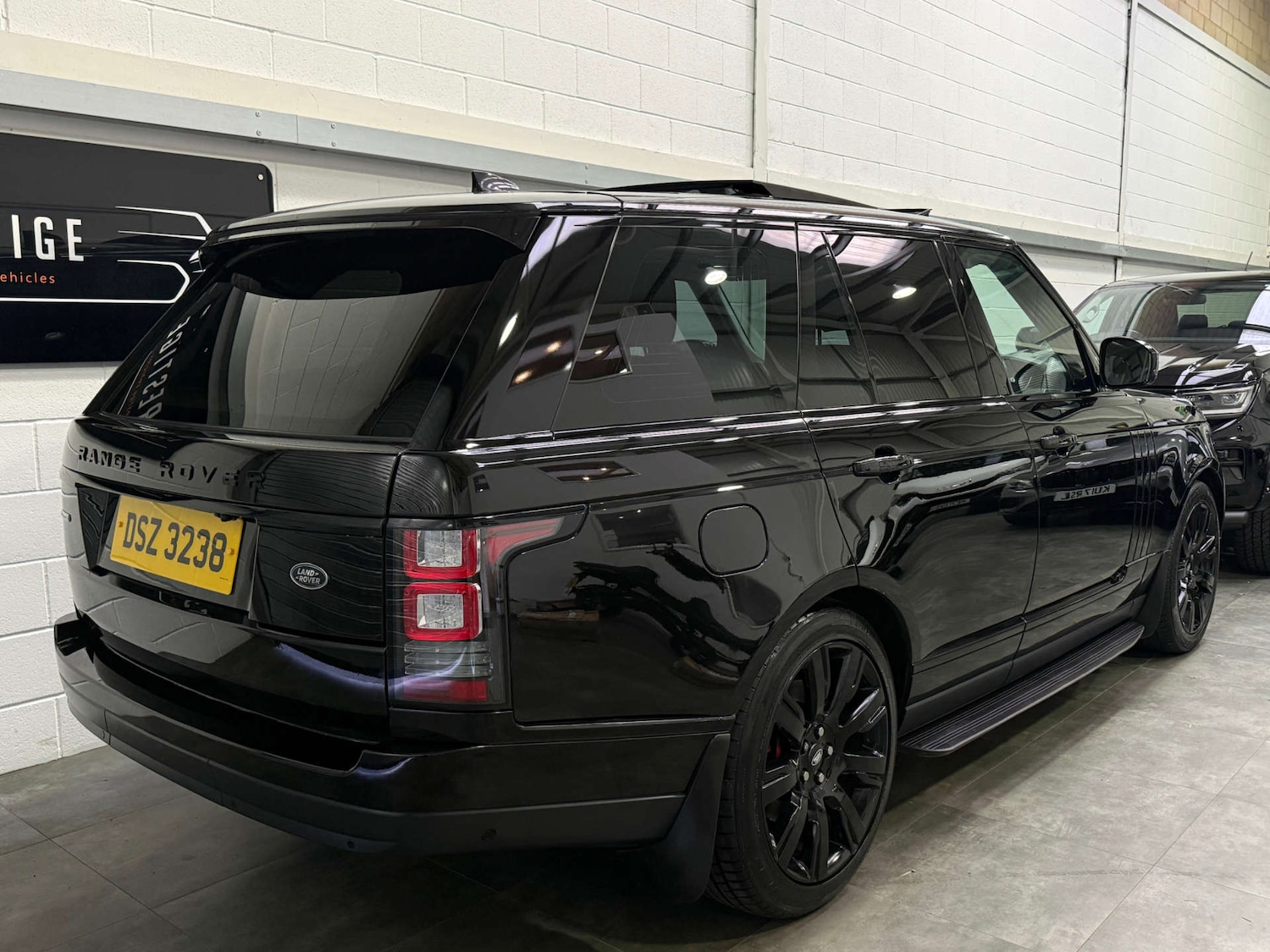 Used Land Rover Range Rover 2017 for sale - 77974131: Photo 8