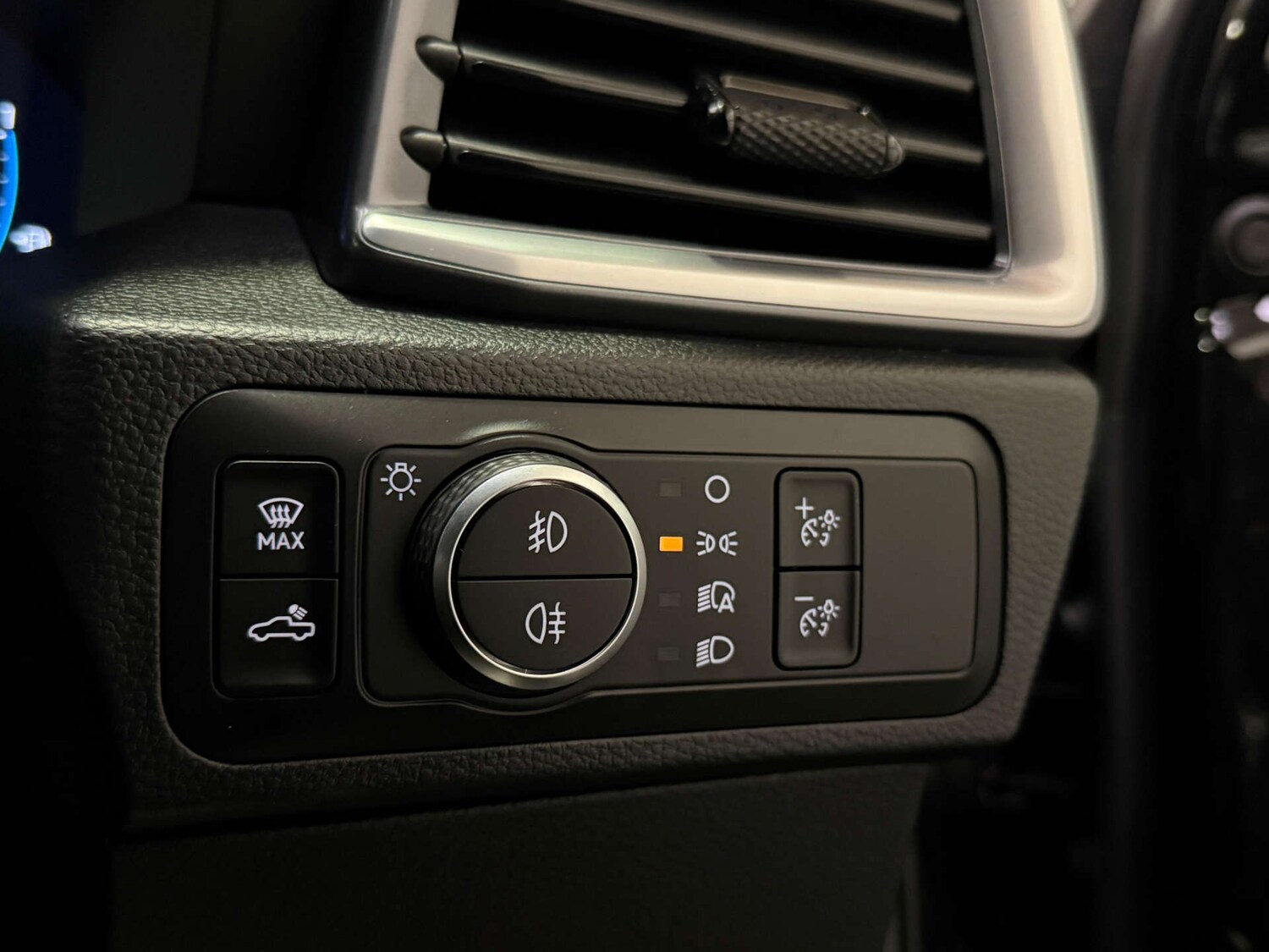 Used Volkswagen Amarok 2024 for sale - 77132815: Photo 24