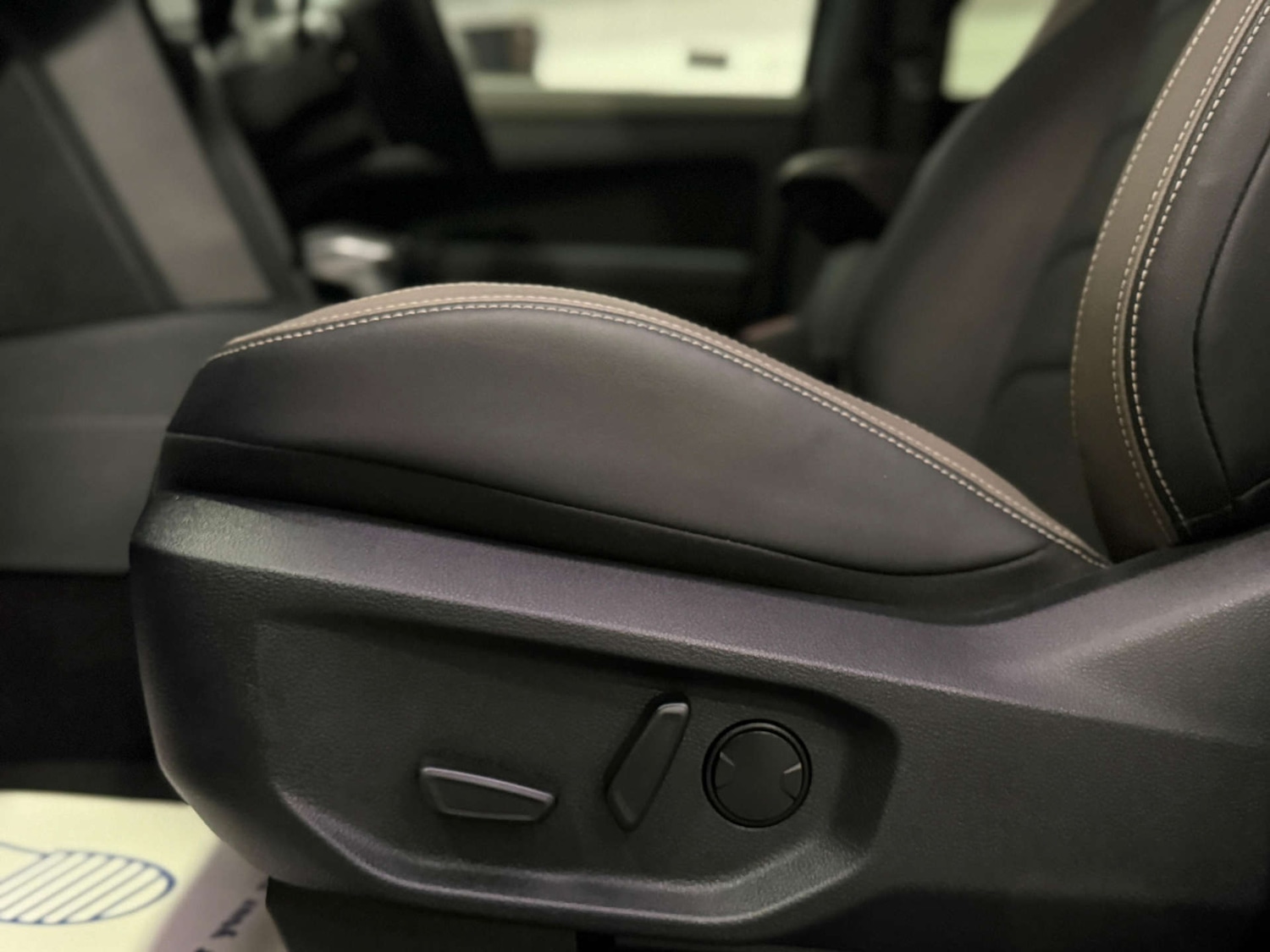 Used Volkswagen Amarok 2024 for sale - 77132815: Photo 26