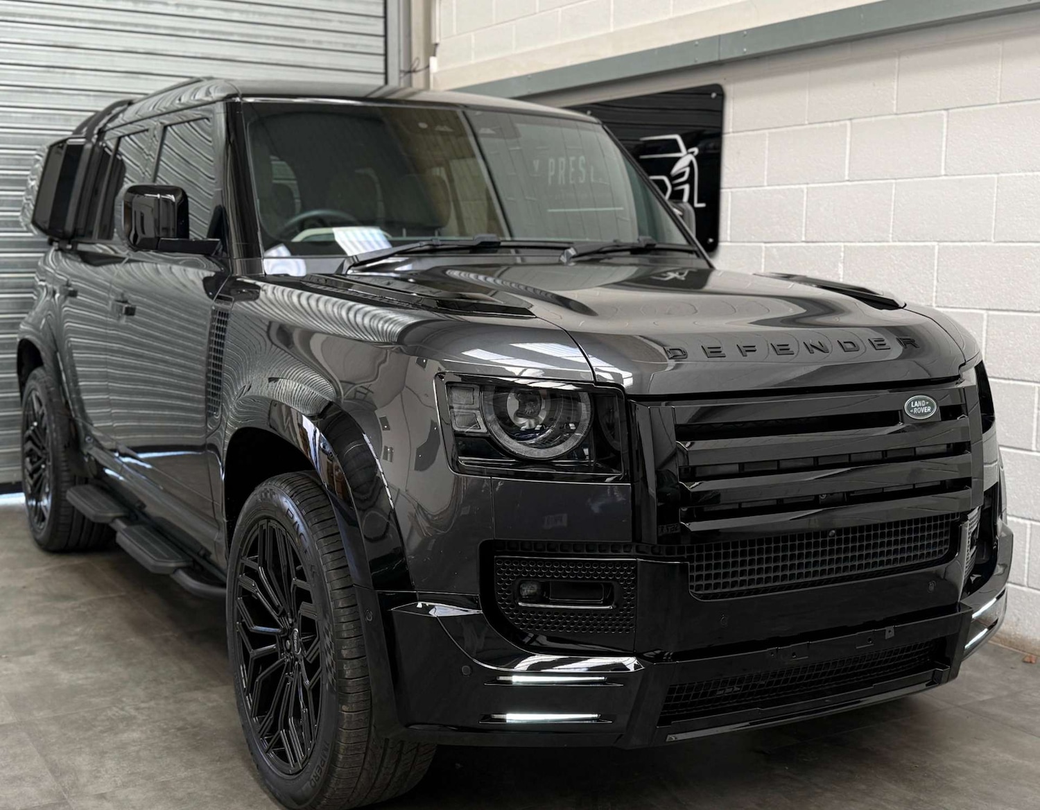 Used Land Rover Defender 2022 for sale - 76709165: Photo 1