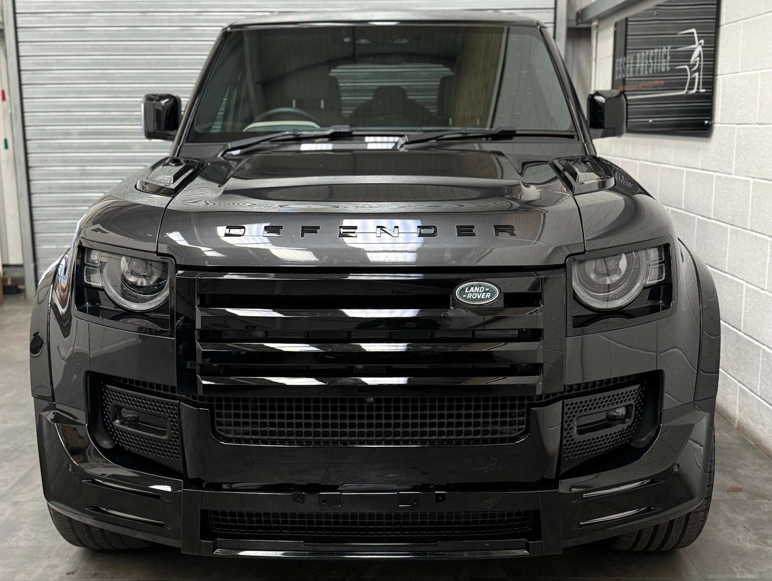 Used Land Rover Defender 2022 for sale - 76709165: Photo 2