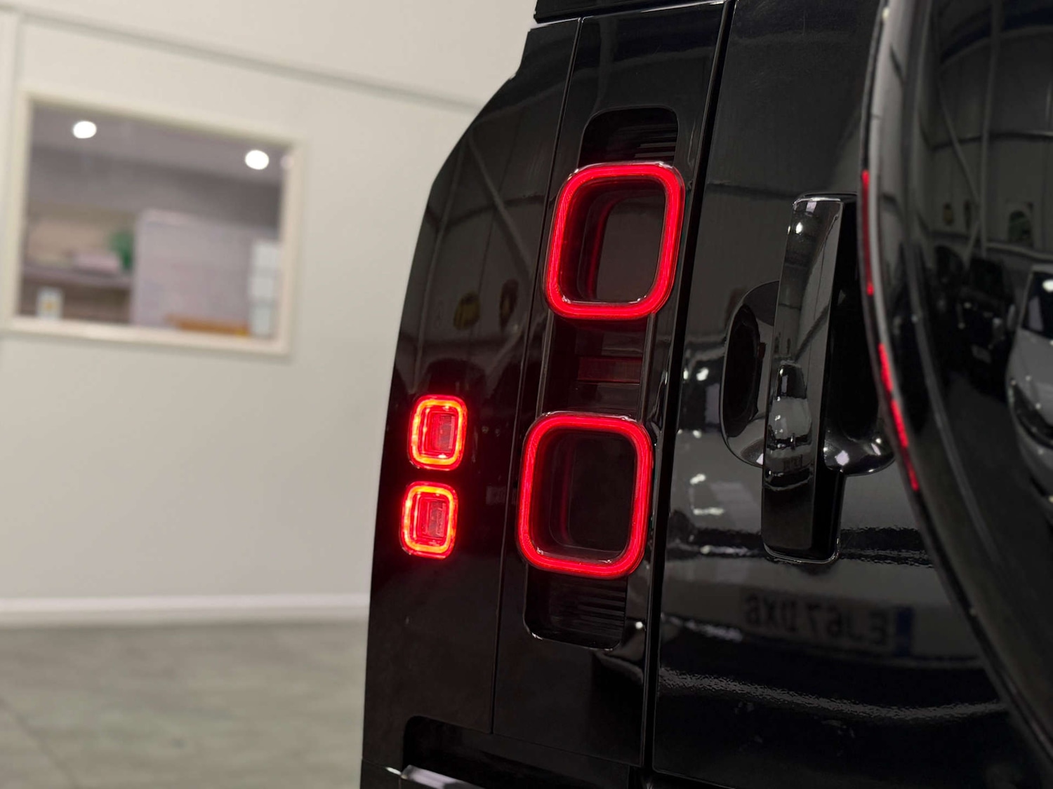 Used Land Rover Defender 2022 for sale - 77200749: Photo 10