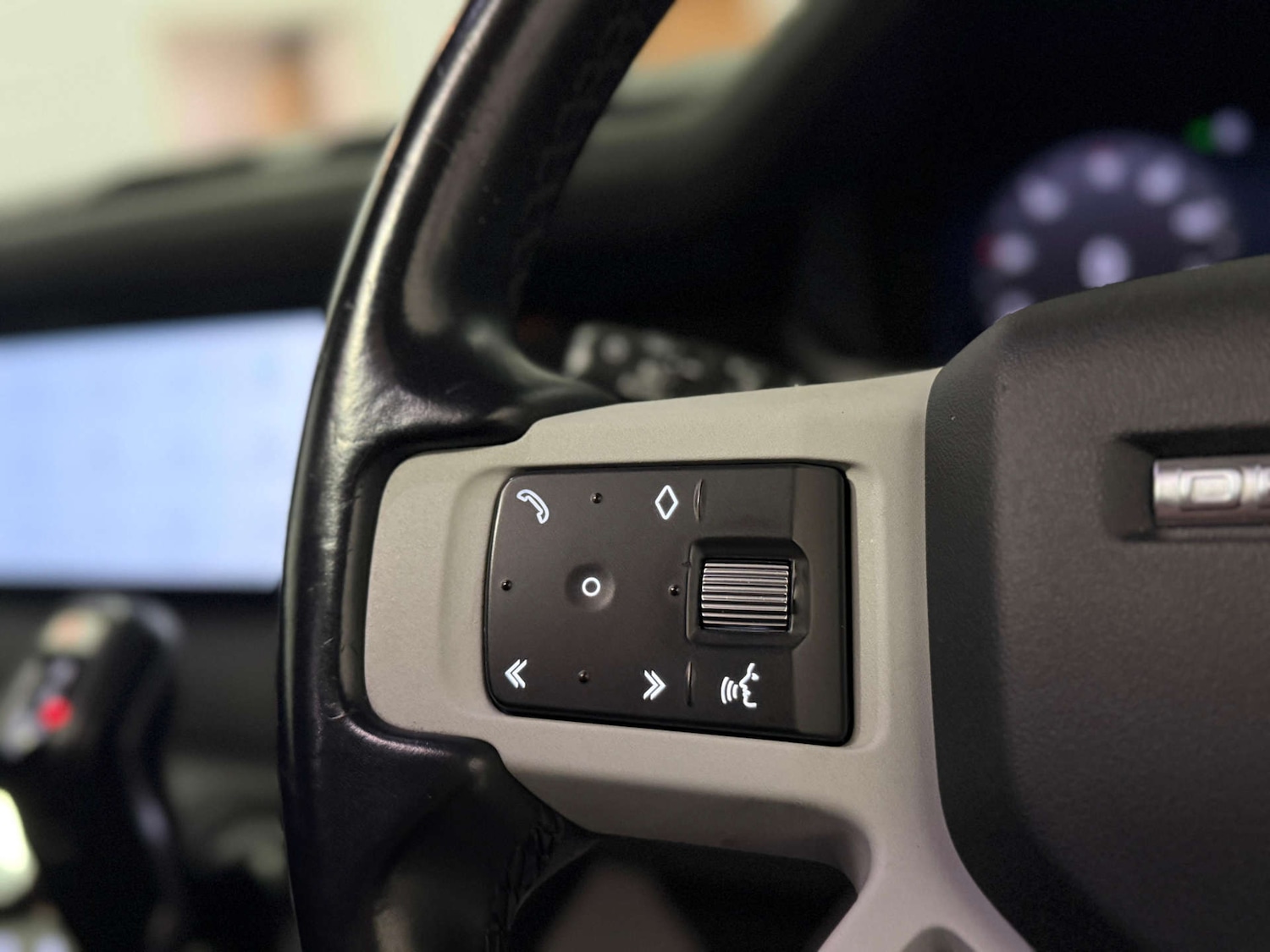 Used Land Rover Defender 2022 for sale - 77200749: Photo 23