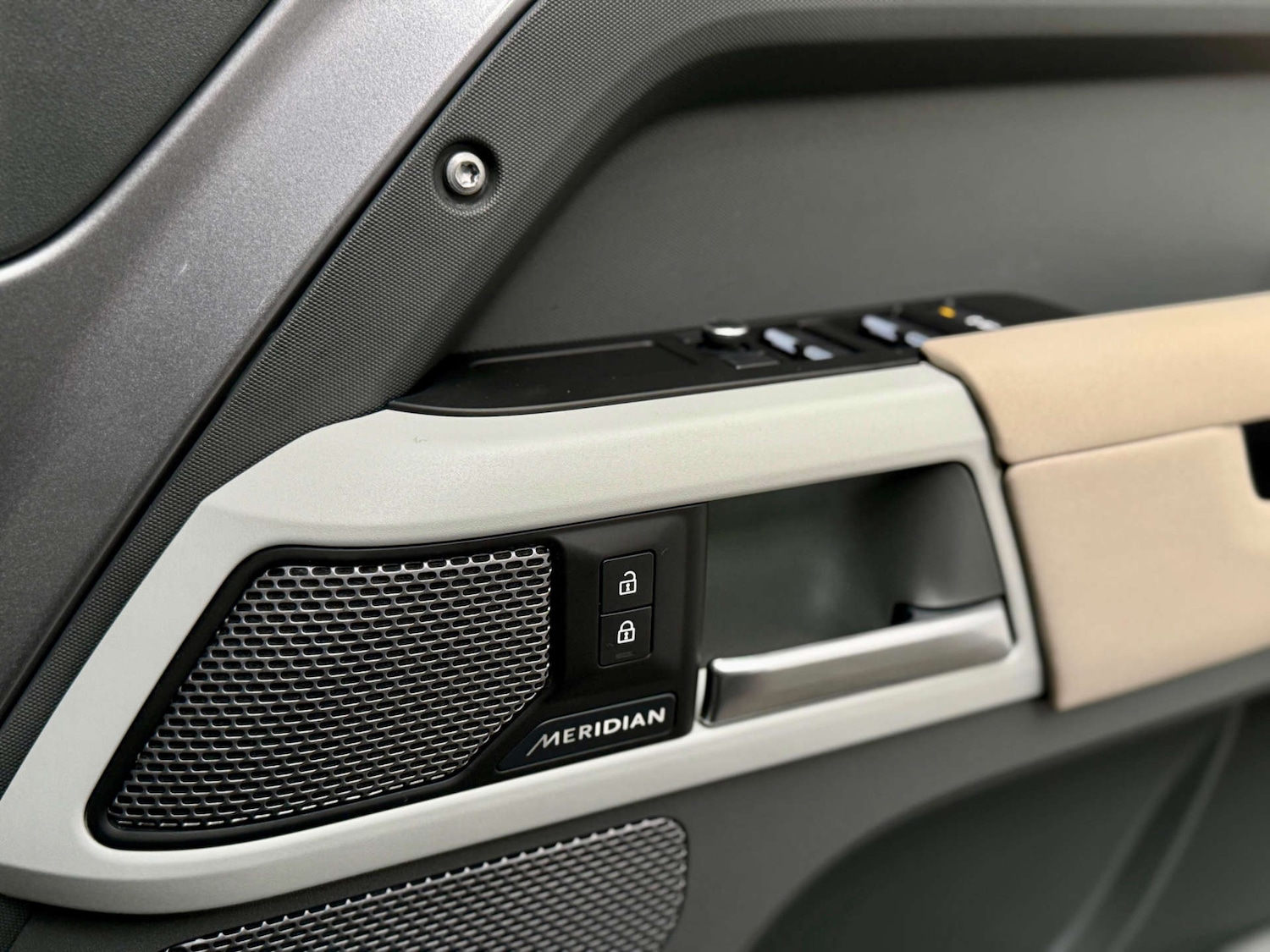 Used Land Rover Defender 2020 for sale - 77976974: Photo 18