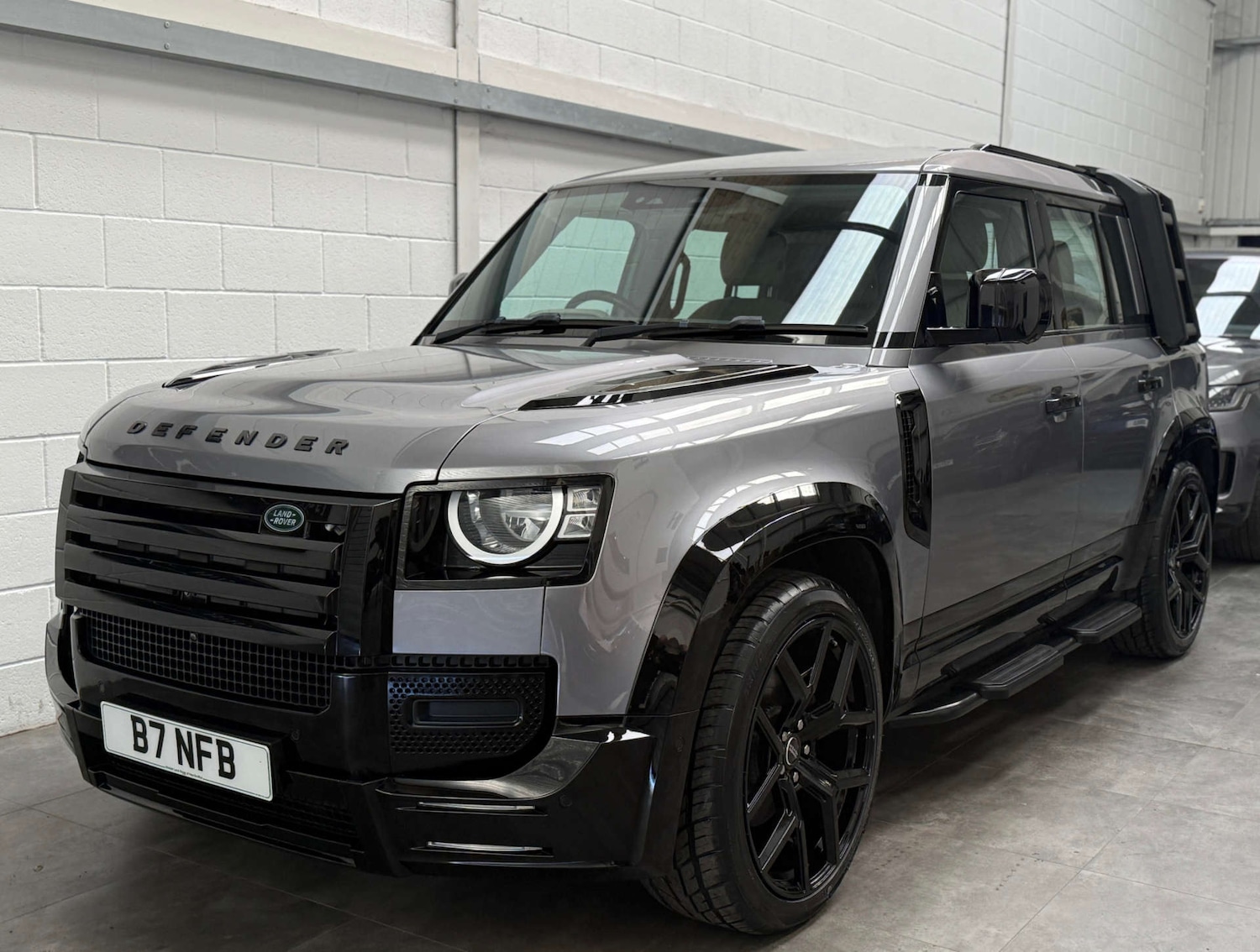 Used Land Rover Defender 2020 for sale - 77976974: Photo 2