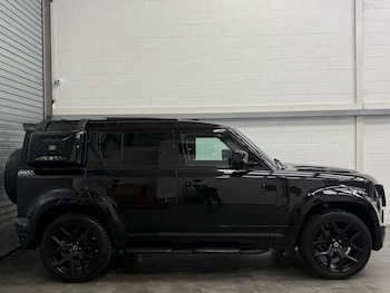 Used Land Rover Defender 2023 for sale - 78570524: Photo