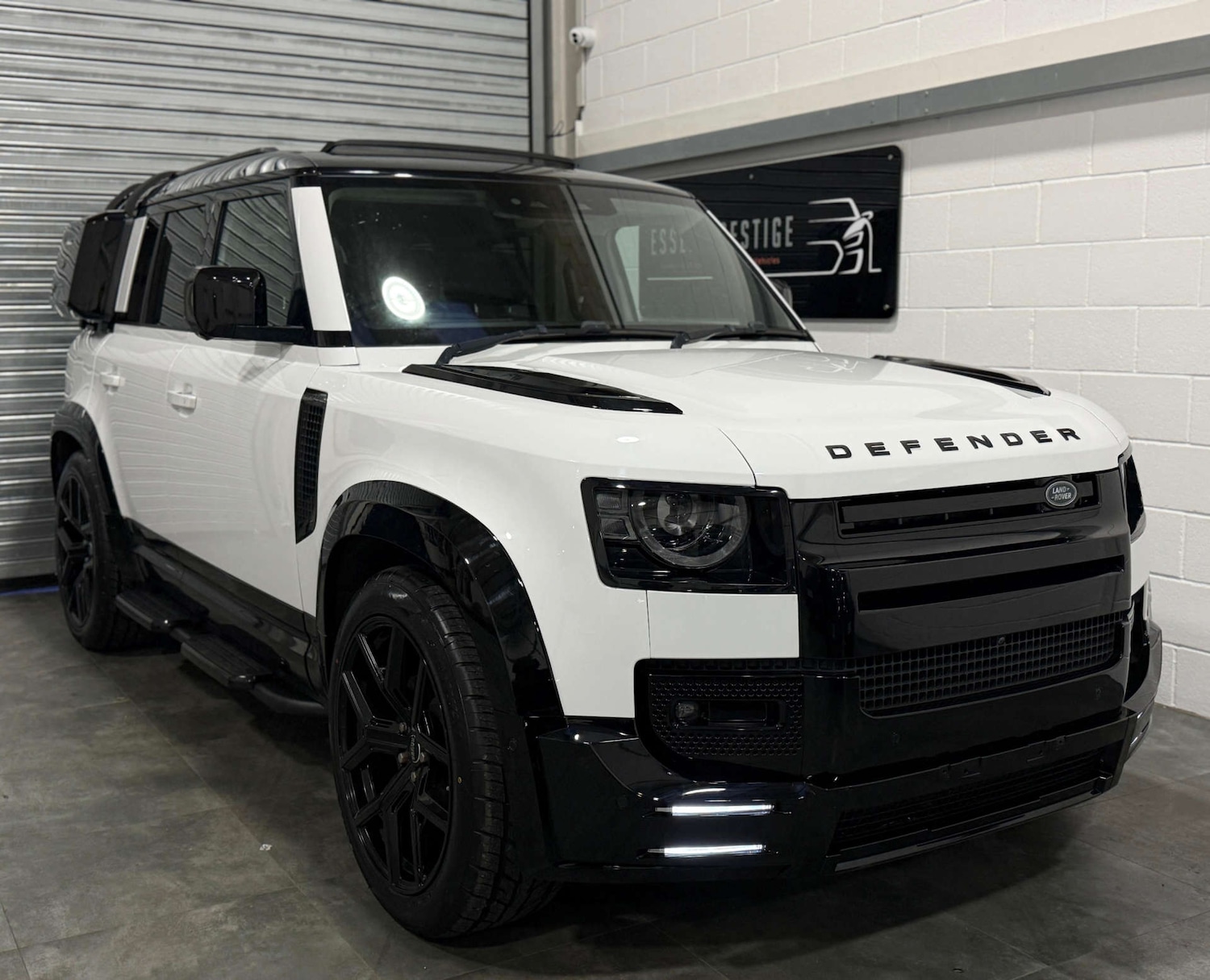 Used Land Rover Defender 2020 for sale - 77147764: Photo 1