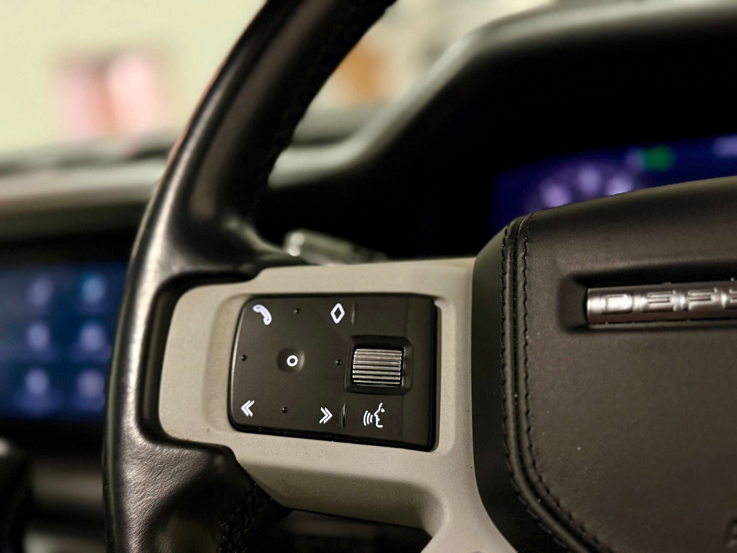 Used Land Rover Defender 2020 for sale - 77147764: Photo 25