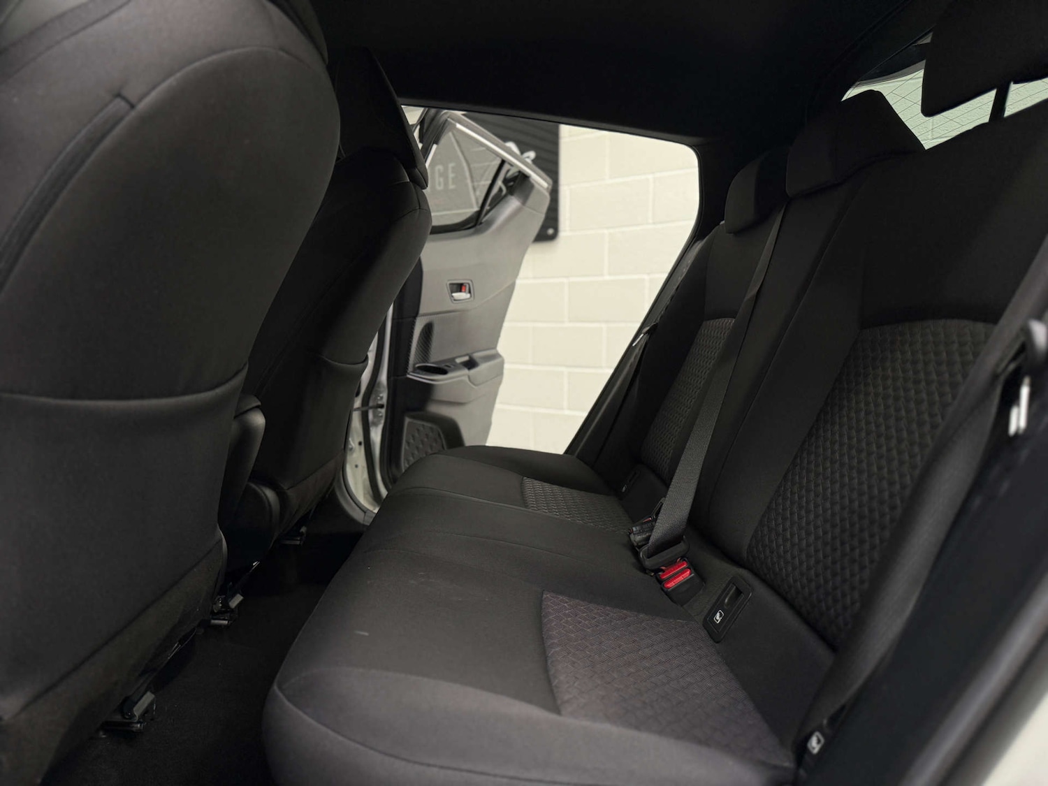 Used Toyota C-HR 2023 for sale - 77581135: Photo 24