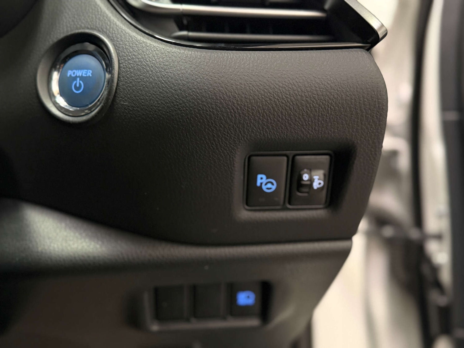 Used Toyota C-HR 2023 for sale - 77581135: Photo 25