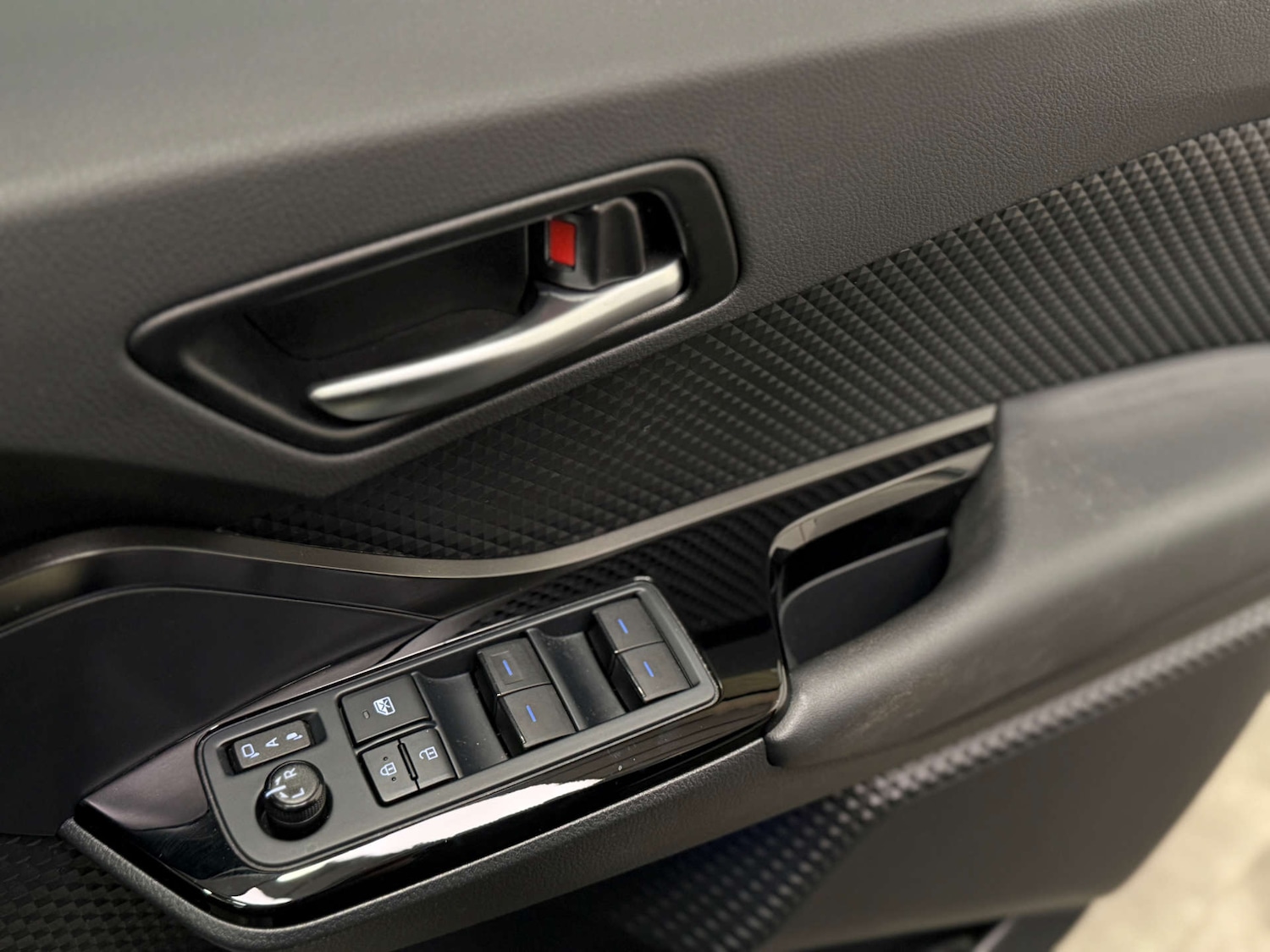 Used Toyota C-HR 2023 for sale - 77581135: Photo 26