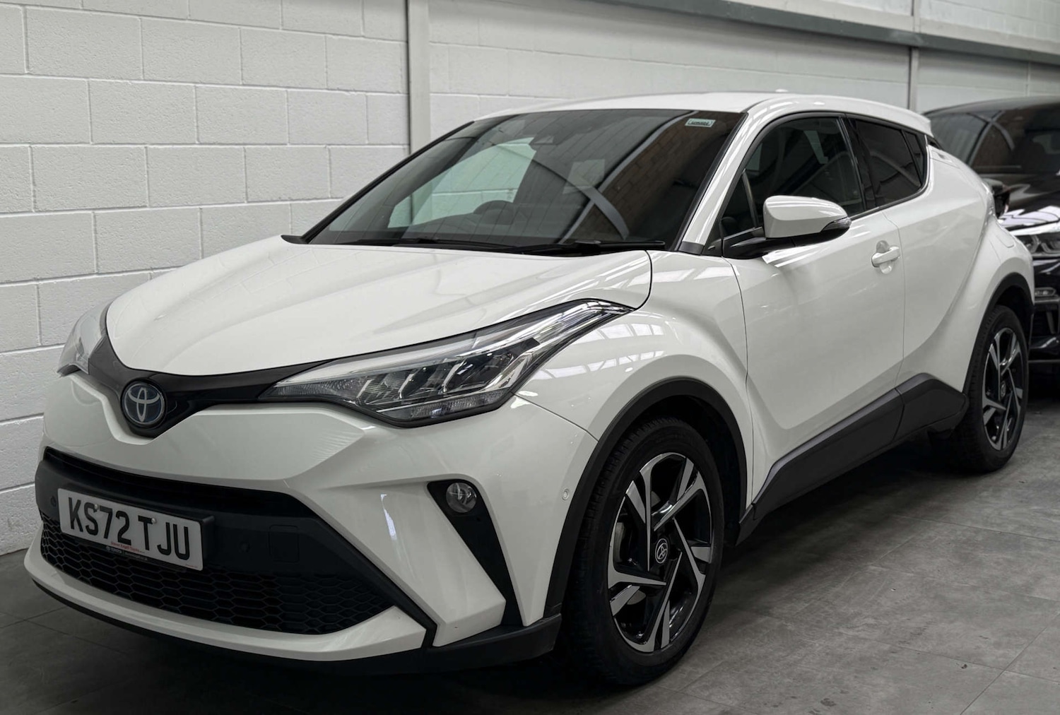 Used Toyota C-HR 2023 for sale - 77581135: Photo 3